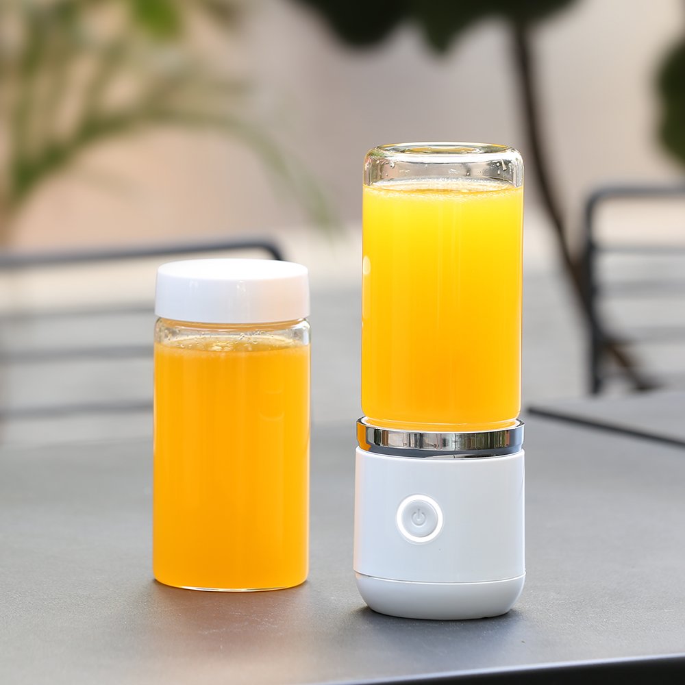 Factory price small easy to take smoothie blender household rechargeable mini blender portable juicer blender