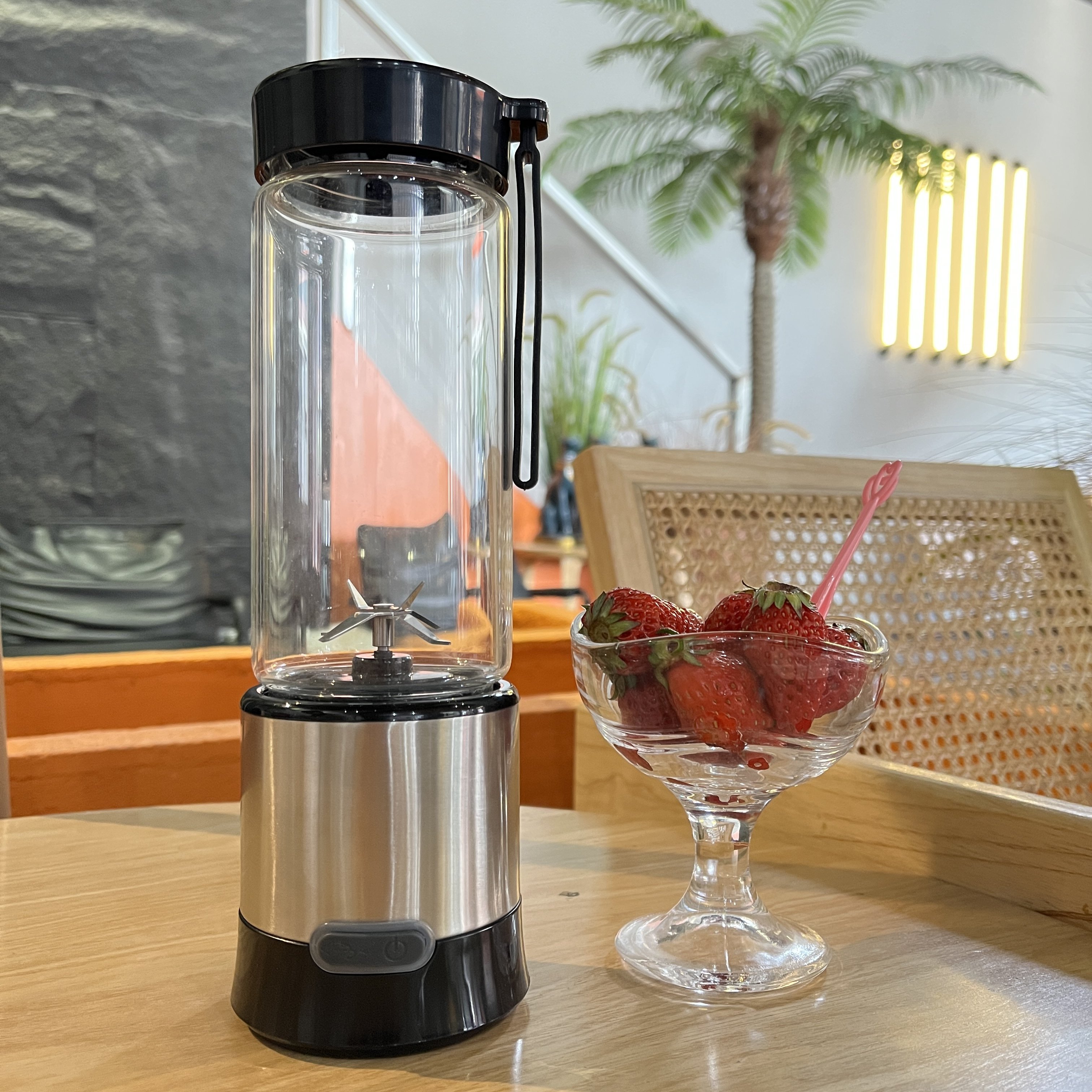 Wholesale New design high quality USB juice blender milk shaker t hand mixer portable blender personal blender cup