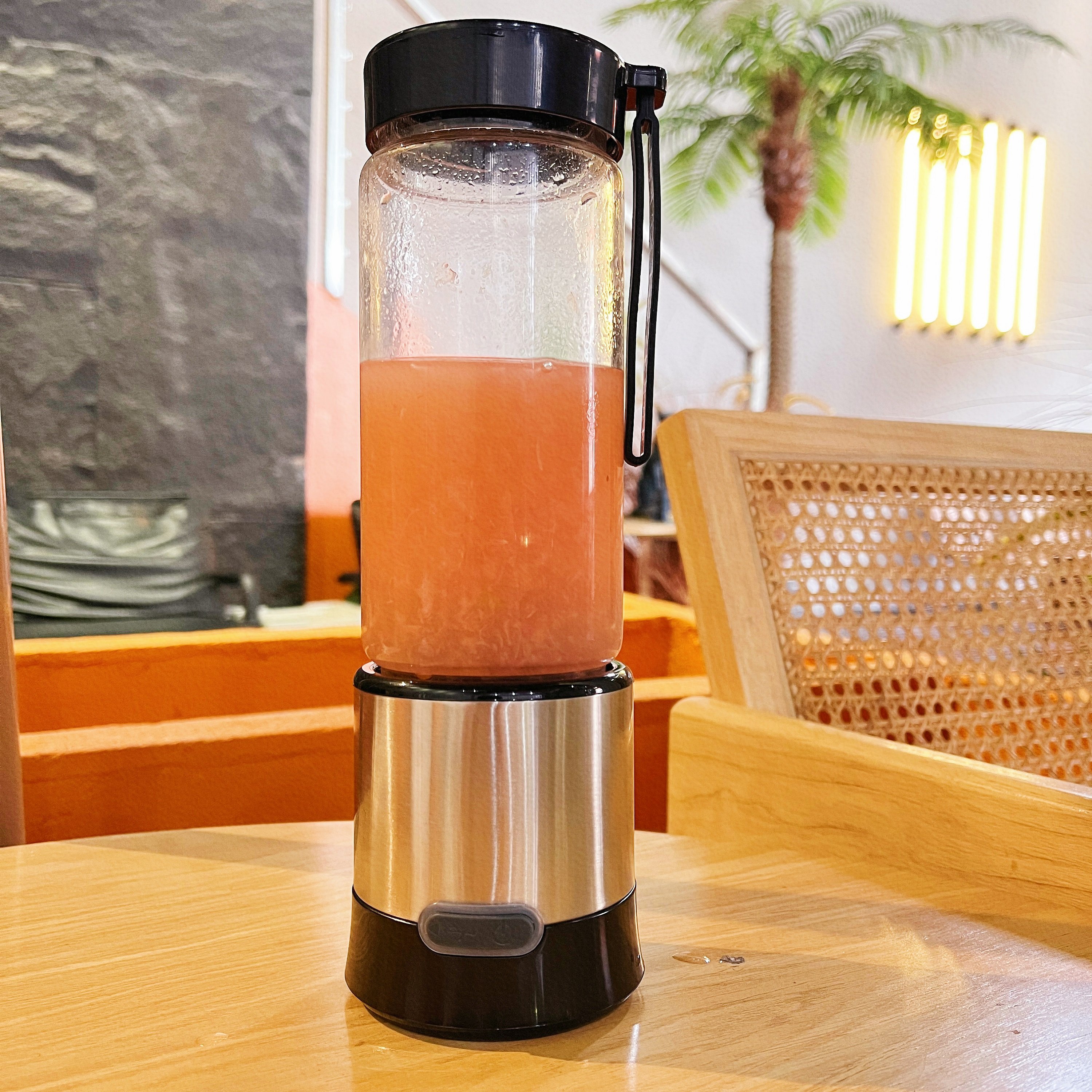 Wholesale New design high quality USB juice blender milk shaker t hand mixer portable blender personal blender cup