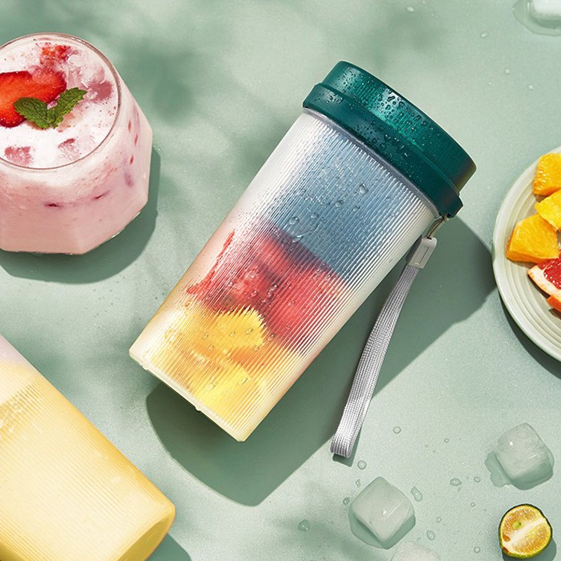 Shopee hot sell portable bottle blender fruit juice blender mini fast instant blenders and juicers for Malaysia Thailand Vietnam