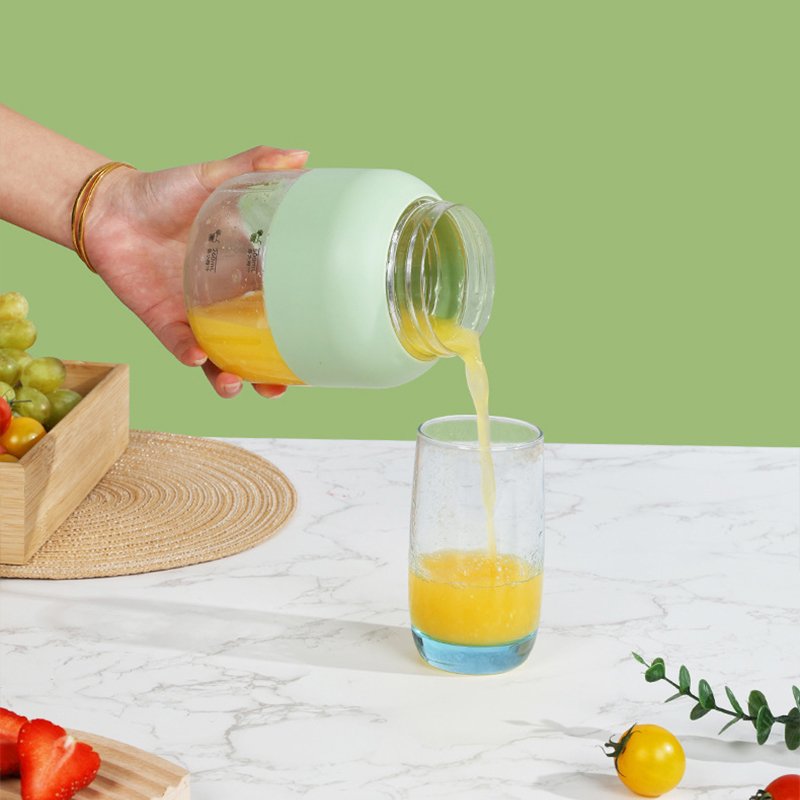 Juicer Cup Mini USB Rechargeable Cordless Blender Portable Electric Mini Juice Blender