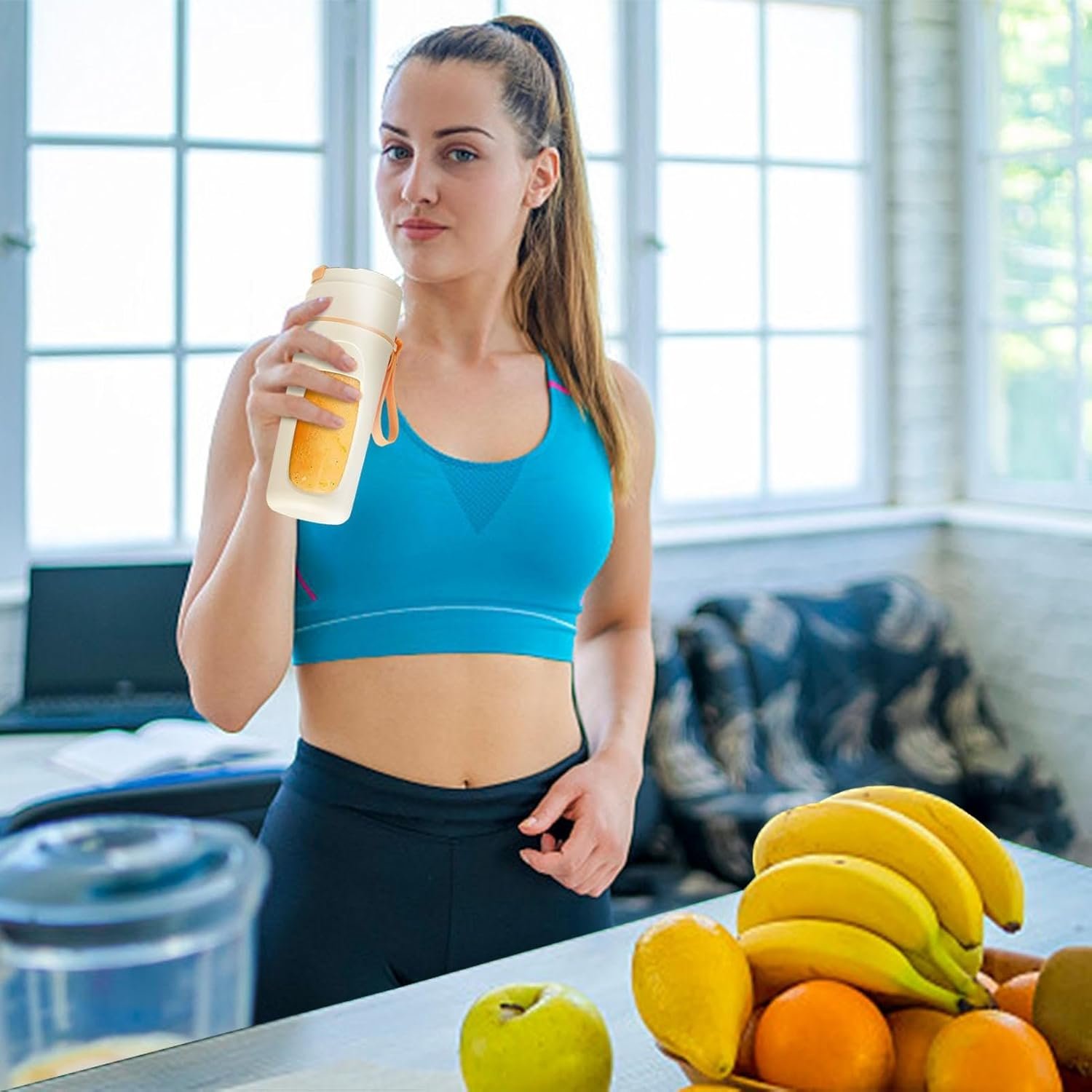 2024 Best selling products 8 Blades 340ML Rechargeable Fruit Juicer Electric Mini Hand Portable Blender