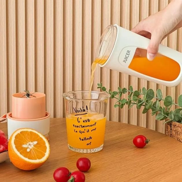 2024 Best selling products 8 Blades 340ML Rechargeable Fruit Juicer Electric Mini Hand Portable Blender