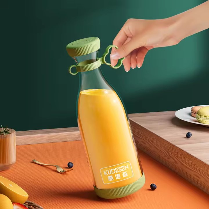 Portable Electric Juicer USB Rechargeable Juice Extractor Mini Liquidizer 400ML Large Capacity Outdoor Blender With Hook