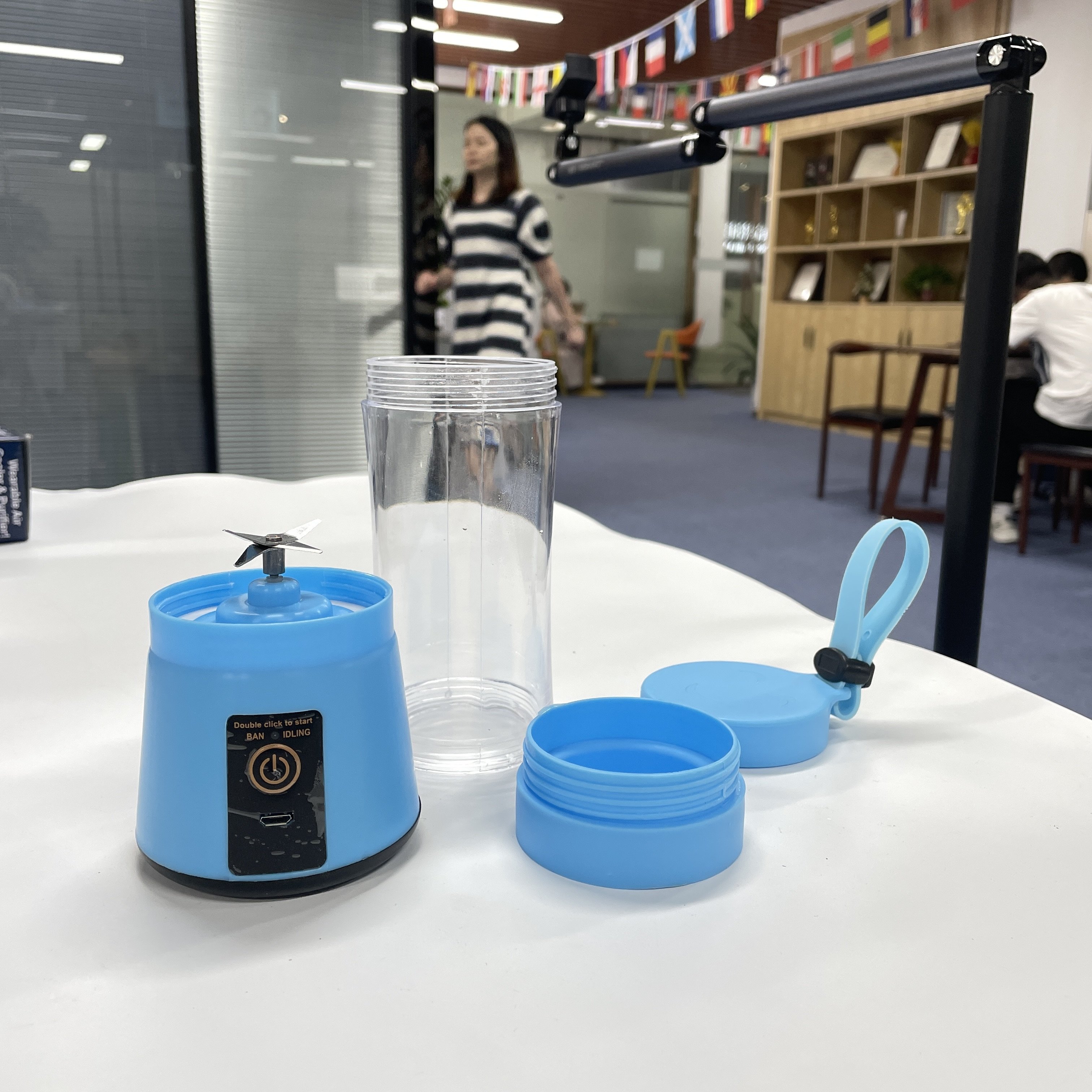2024 New portable Juicer Blender Freshly squeezed juice mixer Rechargeable portable Blender, 6 blades mini juicer