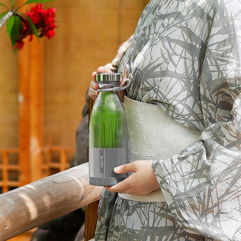 Outdoor Camping juicer 2023 Ankale hot selling portable fruit juicer USB charging electric blender bottles