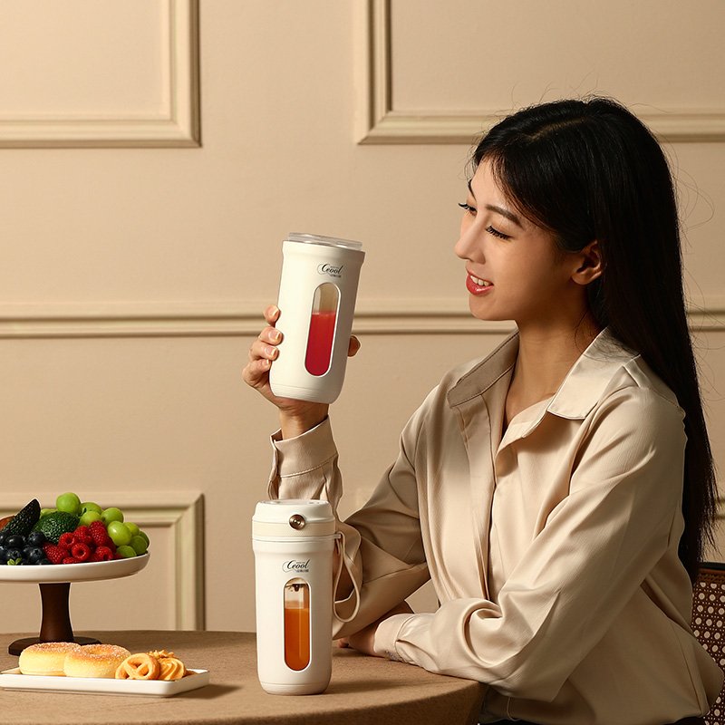 Custom Logo Personal Mini juicer cup 340ML Fruit Ice Mixer Cup Blender USB Charge Juicers