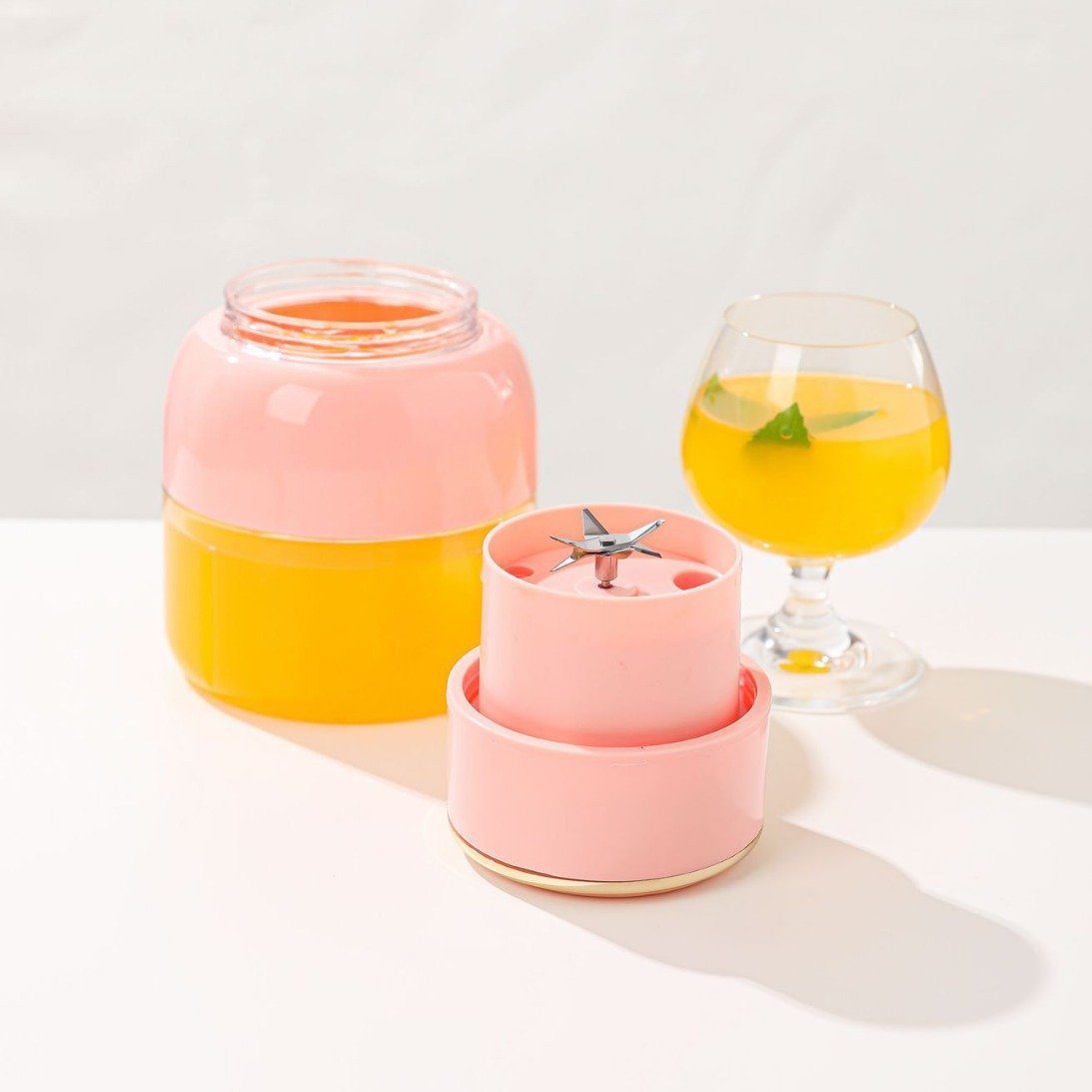 Portable Electric Fruit Juicer Home USB Rechargeable Smoothie Maker Juice Blenders Machine Sports Bottle Juicing Cup