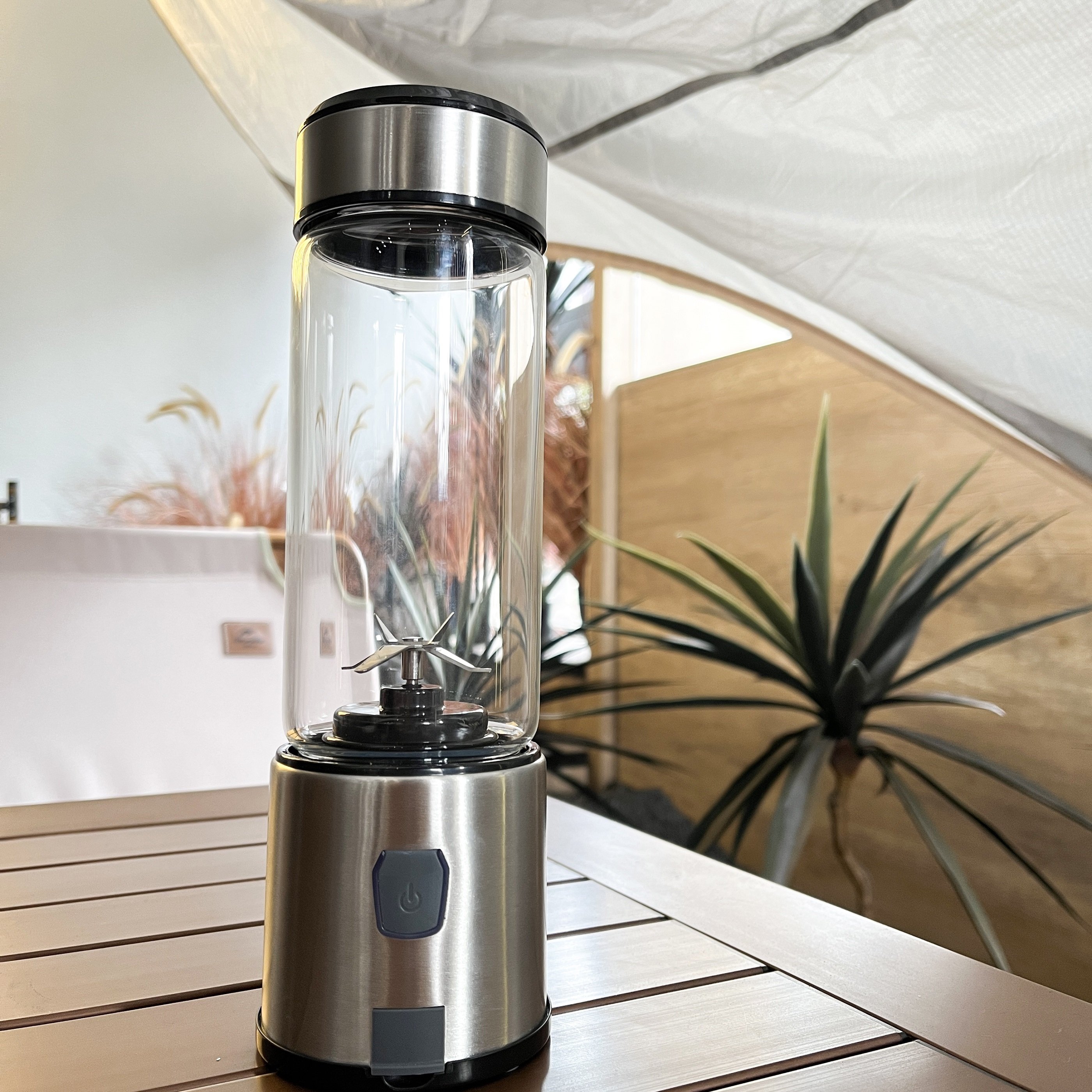 OEM /ODM portable blender battery USB smoothie maker 6 stainless steel blades rechargeable mini juicer blender