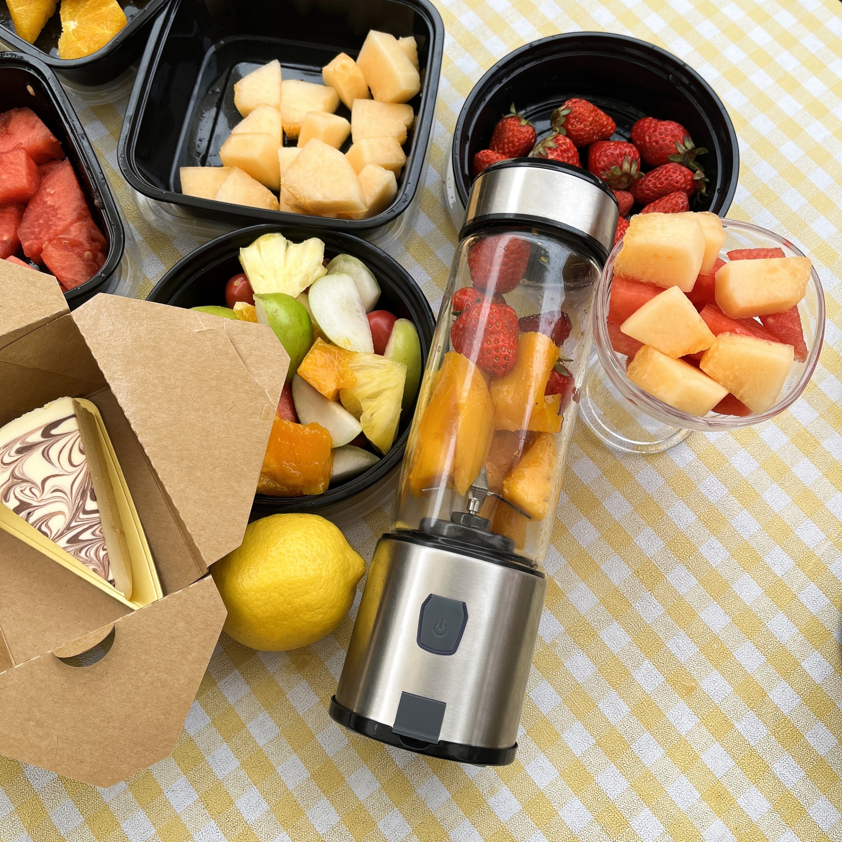 OEM /ODM portable blender battery USB smoothie maker 6 stainless steel blades rechargeable mini juicer blender