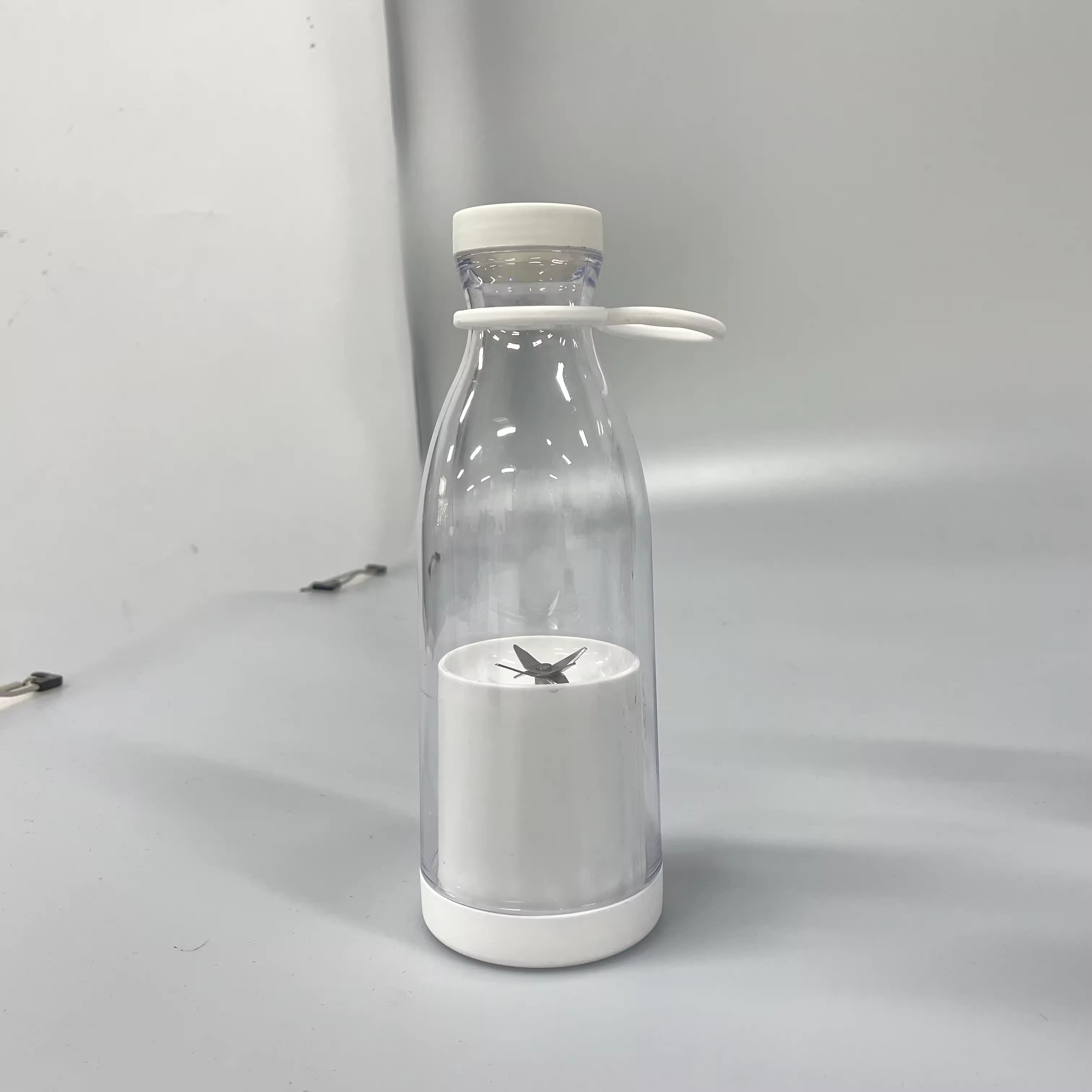 Cheap Price 6 blade Pulverized home Portable Fruit USB Charging Extruder Blender Food mini Juicer Cup