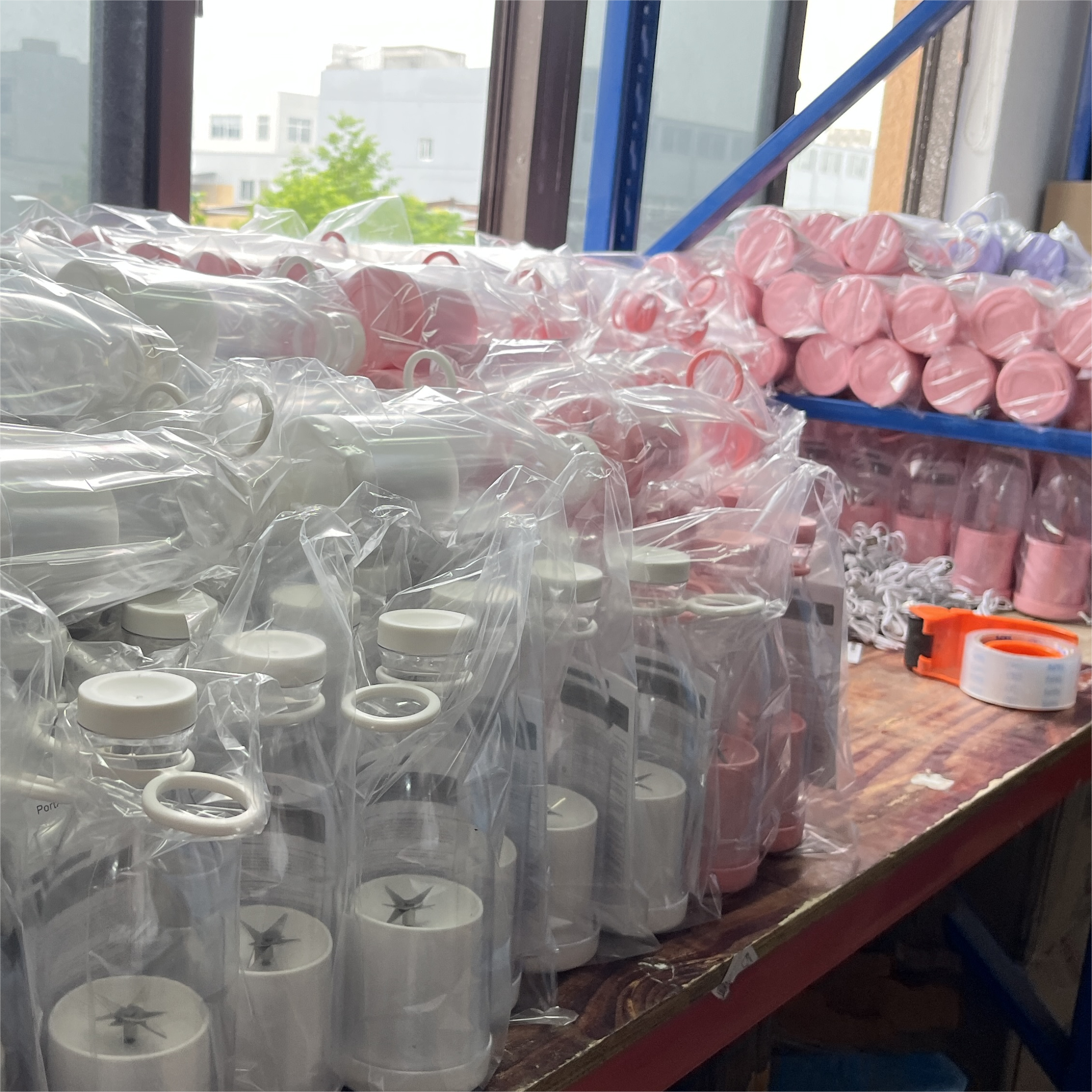 Electric Juicer Cup Sport Bottle 6 Blades Blender Milkshake Machine USB Mini Fruit Milk Mixing Tool Fresh Juice Portable Blender