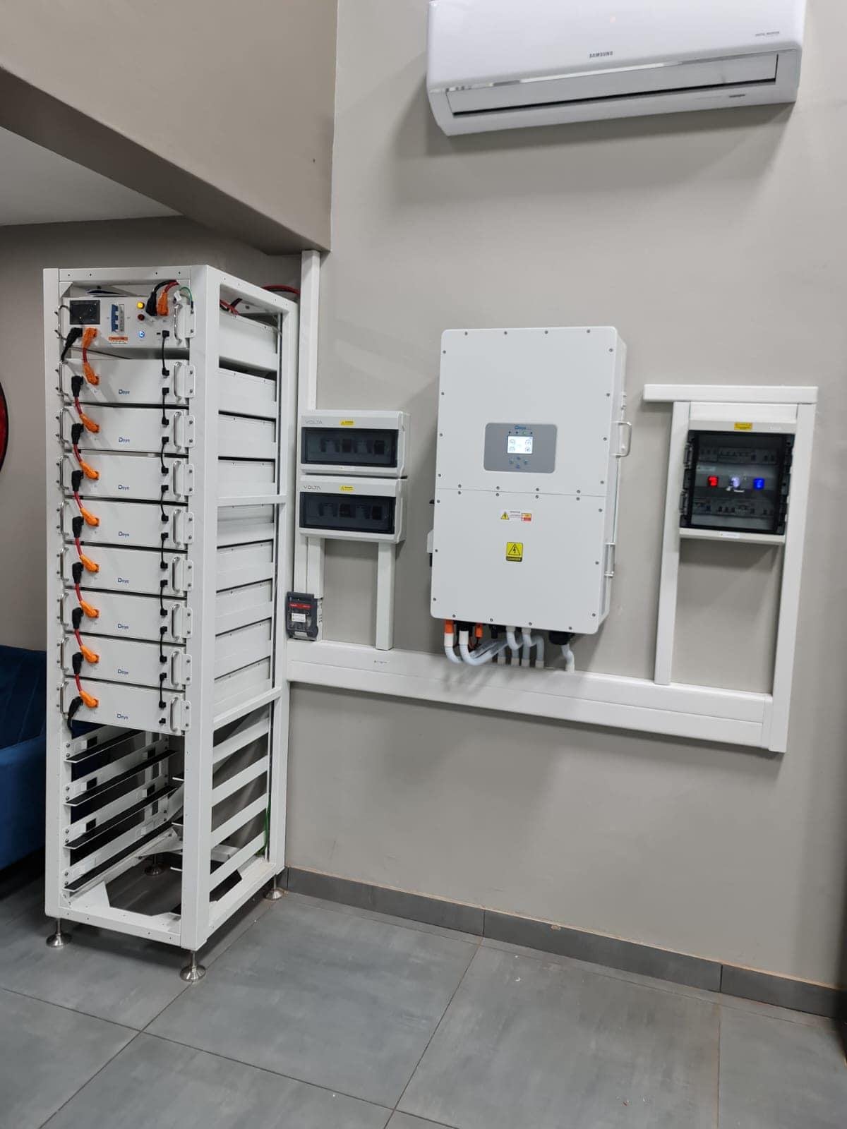 Deye hybrid solar inverter 40Kw Ac Dc Solar Inverter Hybrid Deye Inverter High voltage 40KW SUN-40K-SG01HP3-EU-BM4