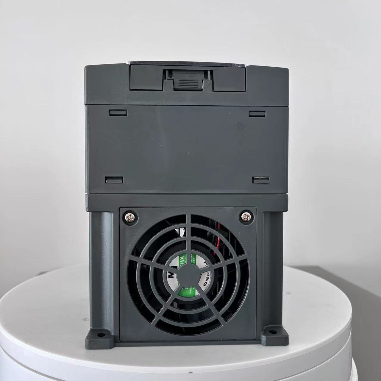 MPPT solar vfd inverter 5.5kw vfd drive DC input three phase solar water pump controller solar vfd pump drive