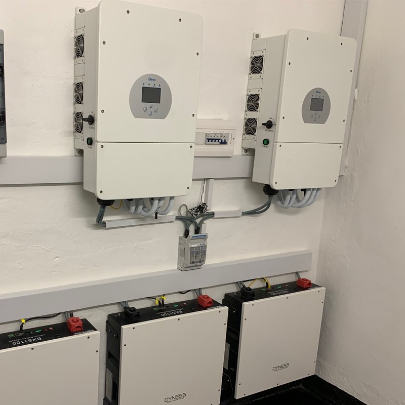 Deye Low Voltage 12KW Three Phase Solar Power Inverter 12KW Hybrid Inverter
