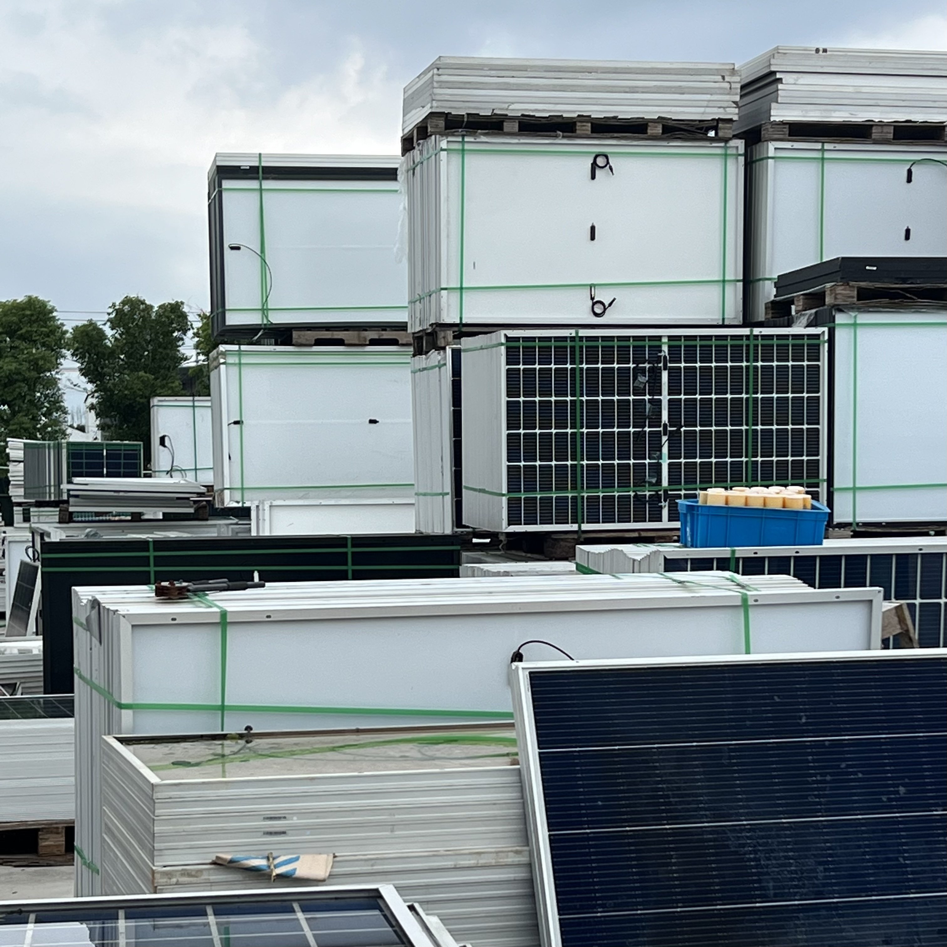 Used solar panels Second-hand solar panel 250w 300w 550w solar panel photovoltaicPower generation is rapid large inventory