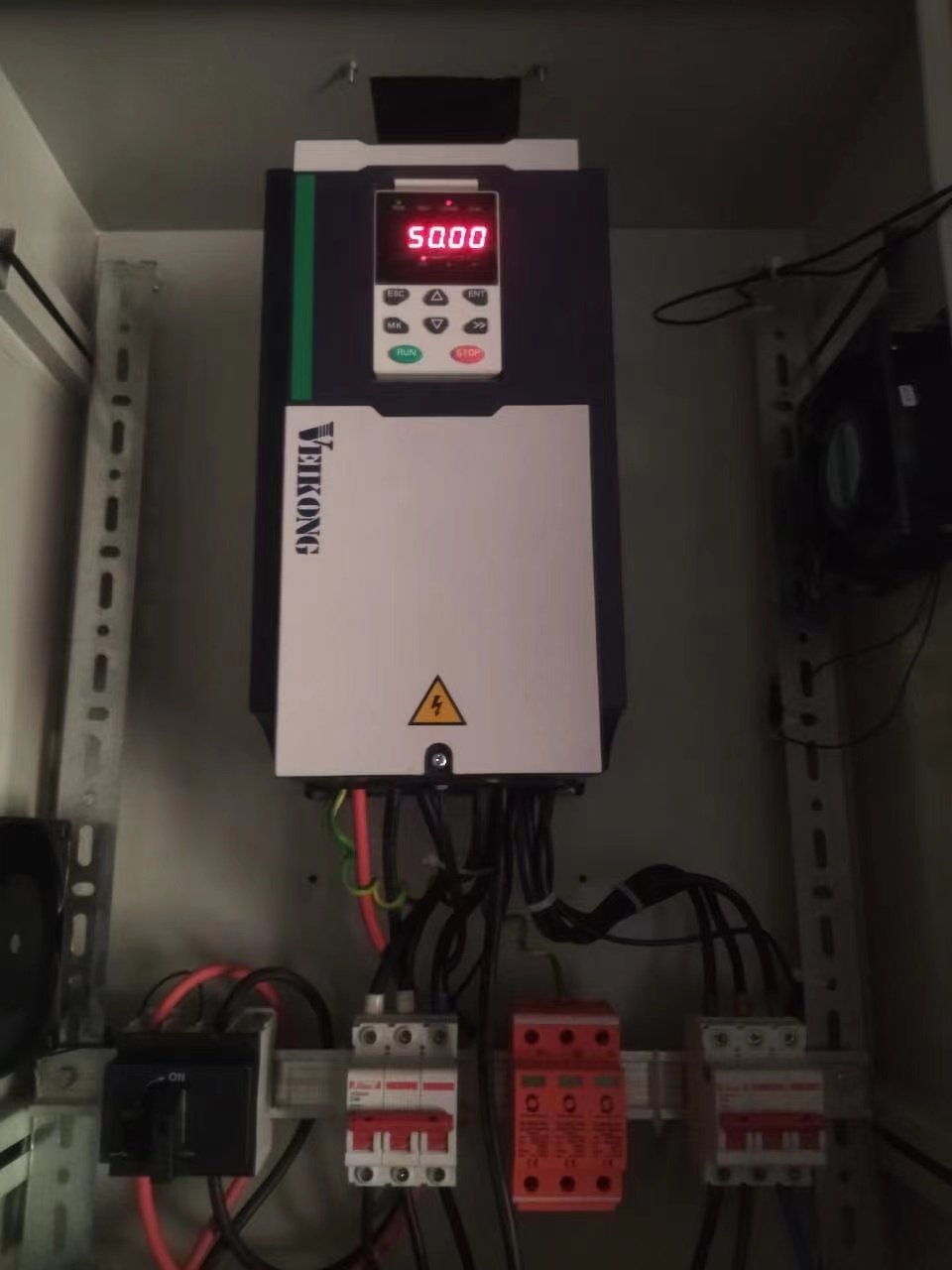 PV Solar Inverter DC To AC Three-Phase Converter 220V 0.75kw/1.5kw/2.2kw/4kw With MPPT Control Solar Pump VFD