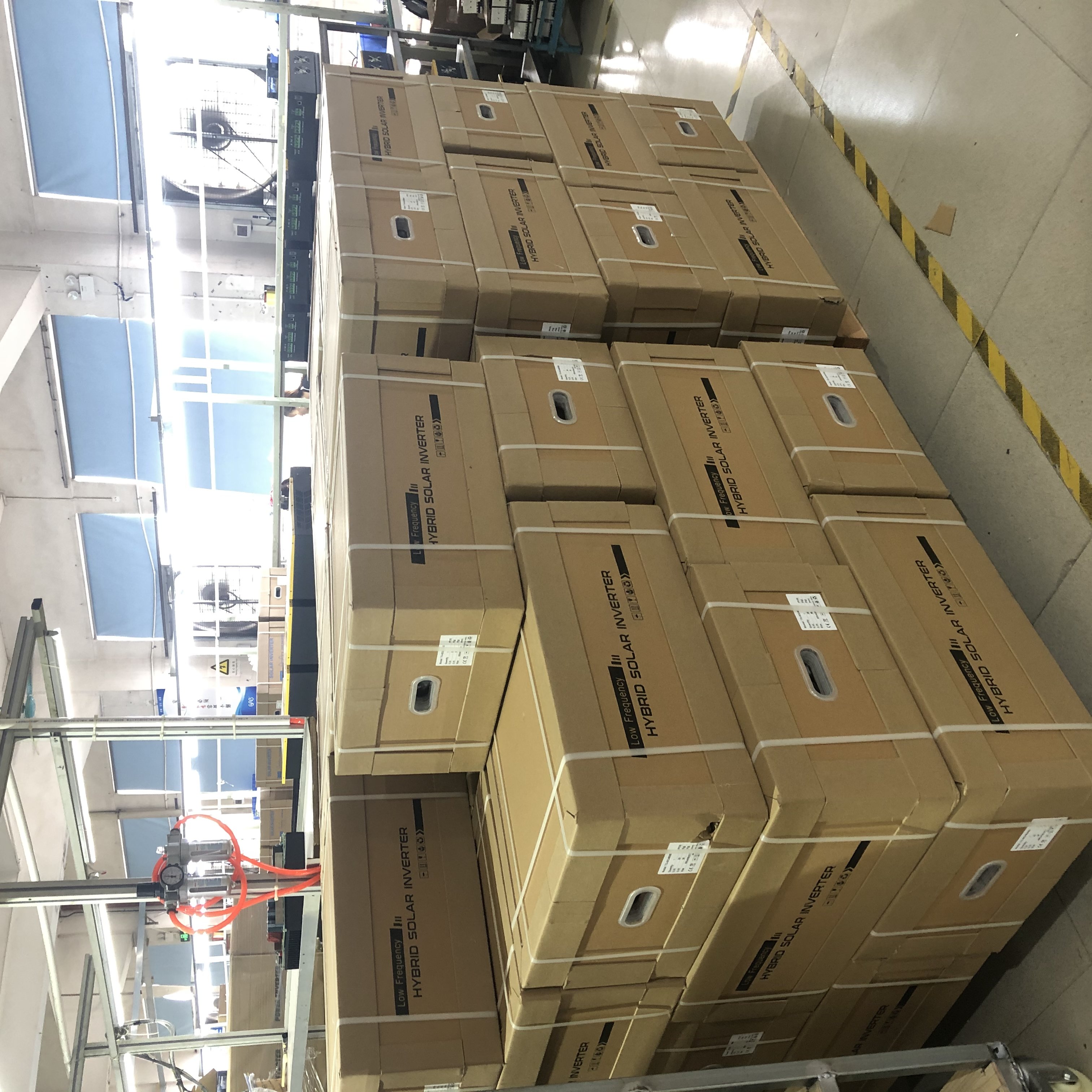 Off Grid Hybrid Solar Inverter 12V/24V/48V 1500w 2000w 3000w 4000w 5000w 220V With 60A MPPT Charger Controller