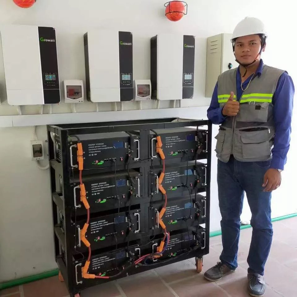 In stock Growatt SPF5000ES 5KW solar power inverter with MPPT solar controller AC charger hybrid inverter