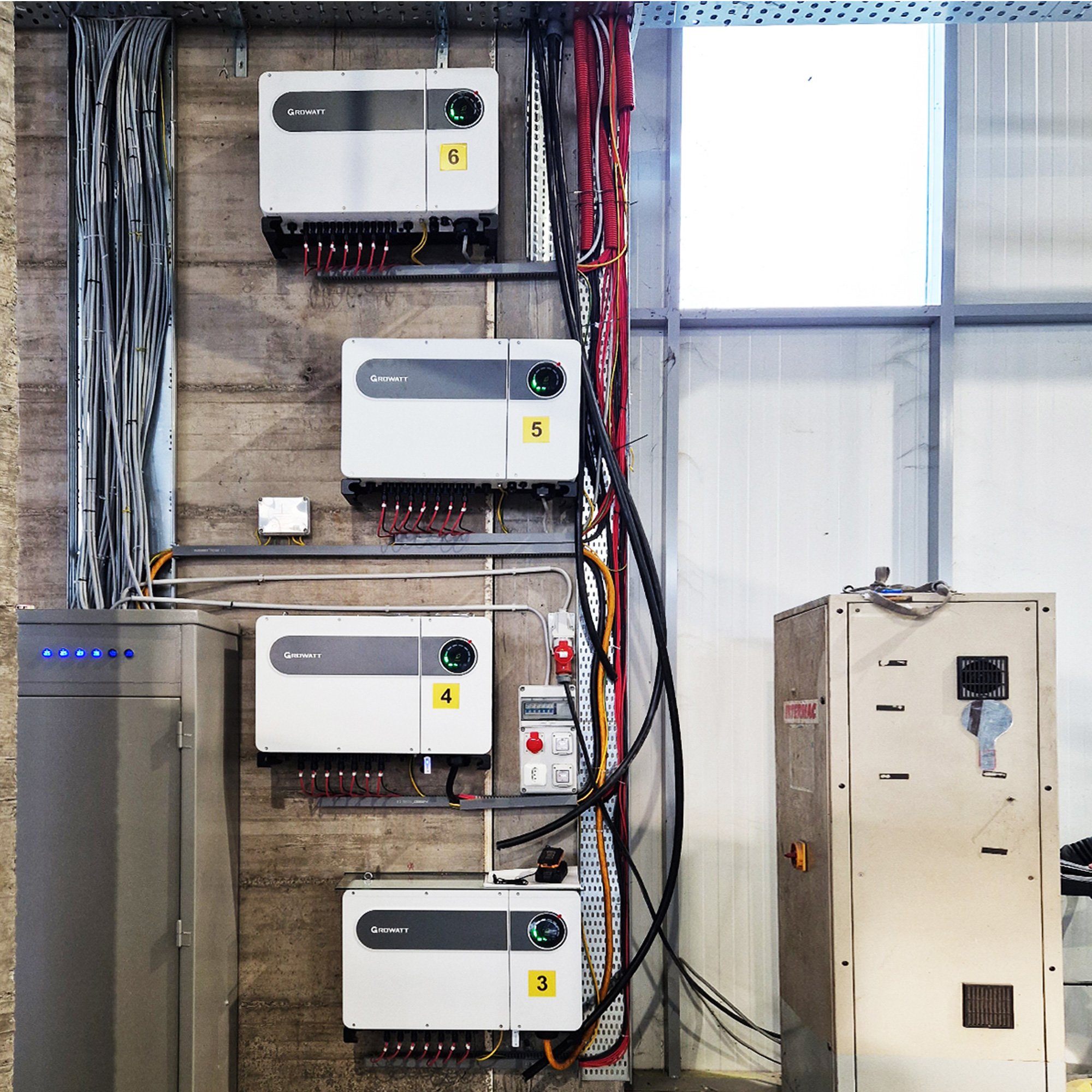 Best Selling On Grid Inverter 100Kw 110Kw 150 Kw Solar Inverter For Sell