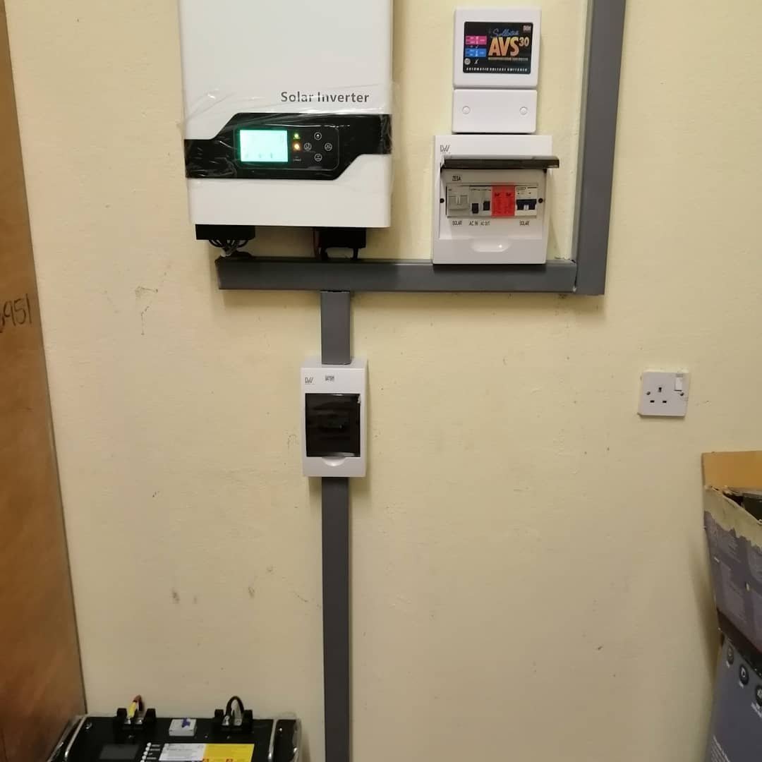 MUST Hibrid Off Gird Hybride Solar Inversor Solar Inverter With Mppt Solar Charge Controller Invertor