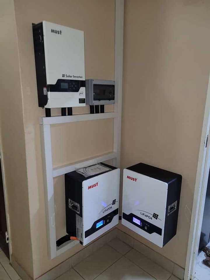 MUST Hibrid Off Gird Hybride Solar Inversor Solar Inverter With Mppt Solar Charge Controller Invertor
