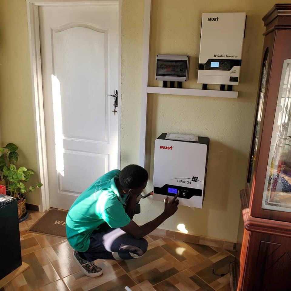 MUST Hibrid Off Gird Hybride Solar Inversor Solar Inverter With Mppt Solar Charge Controller Invertor