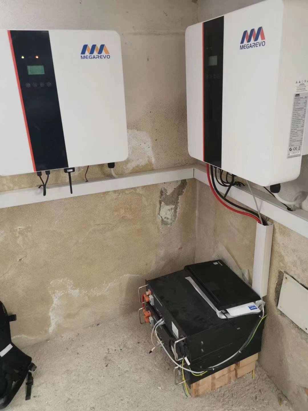 Megarevo US 5kW 6kW 8kW 10kW Hybrid Inverter With MPPT Controller Split Phase Pure Sine Wave Solar Inverter