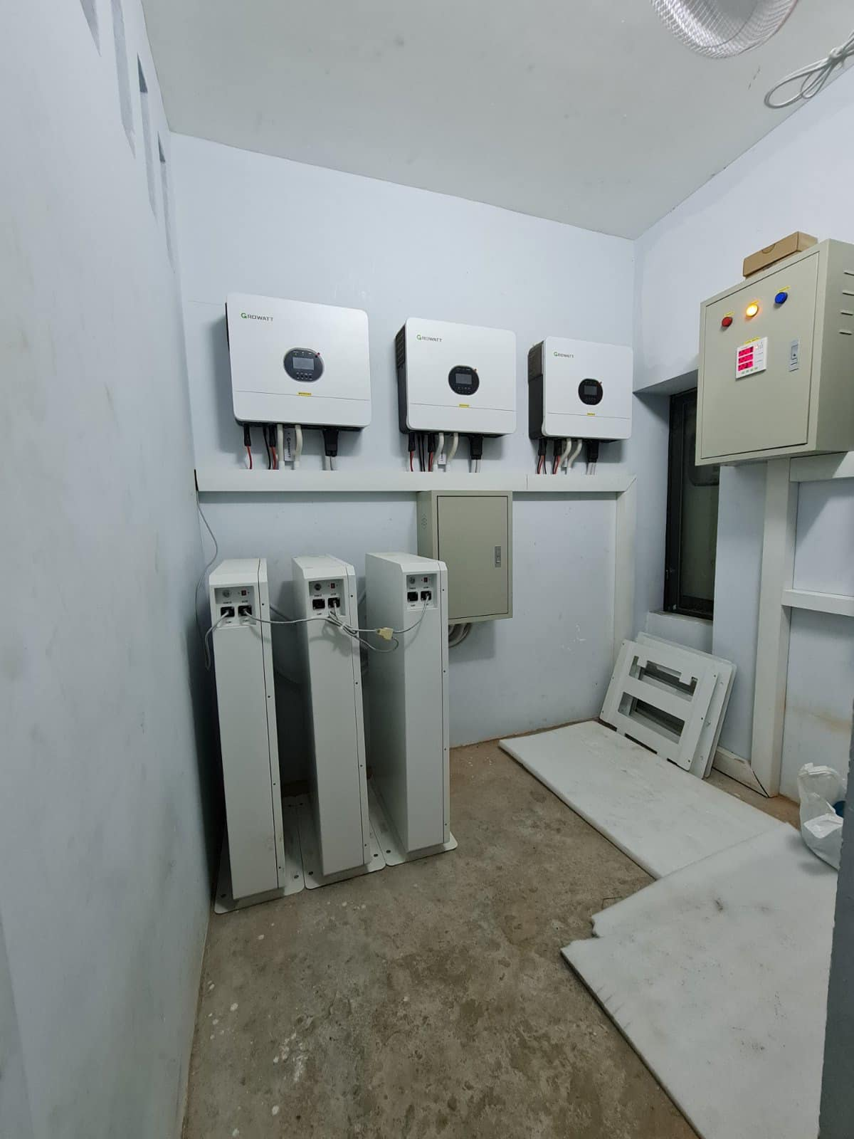 Growatt Promotion 6000W 48V 1 Phase 3 Phases Offgrid Hybrid Solar Inverter With Mppt Controller