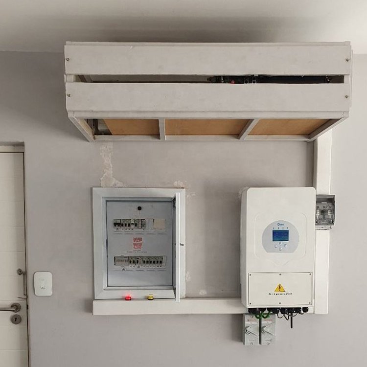 In Stock Deye 5KW 8KW 10KW 12KW Three Phase Single Phase Hybrid Solar Inverter With MPPT Charge Controller