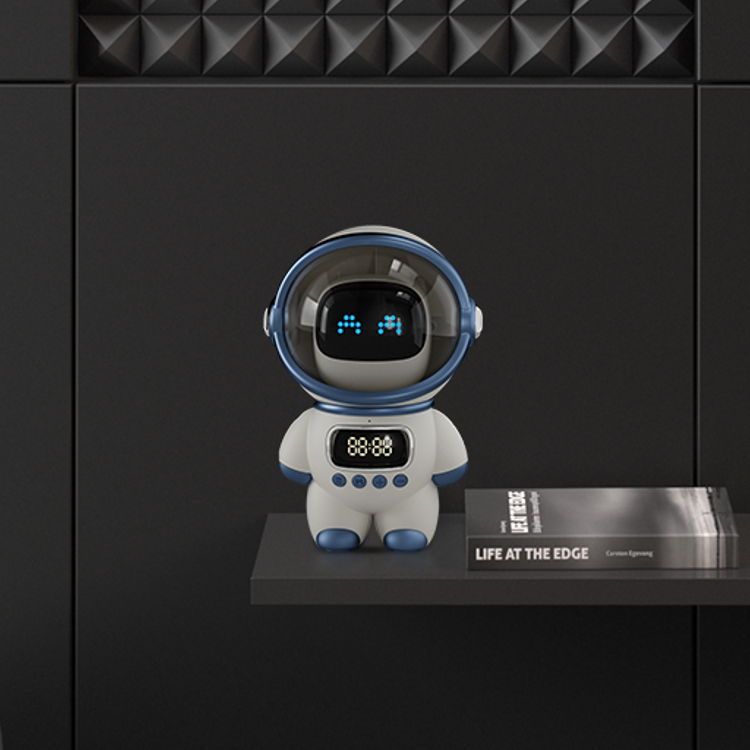 New Innovation Portable FM Radio Astronaut Smart Night Light Bluetooth speaker Astronaut LED Music Speaker
