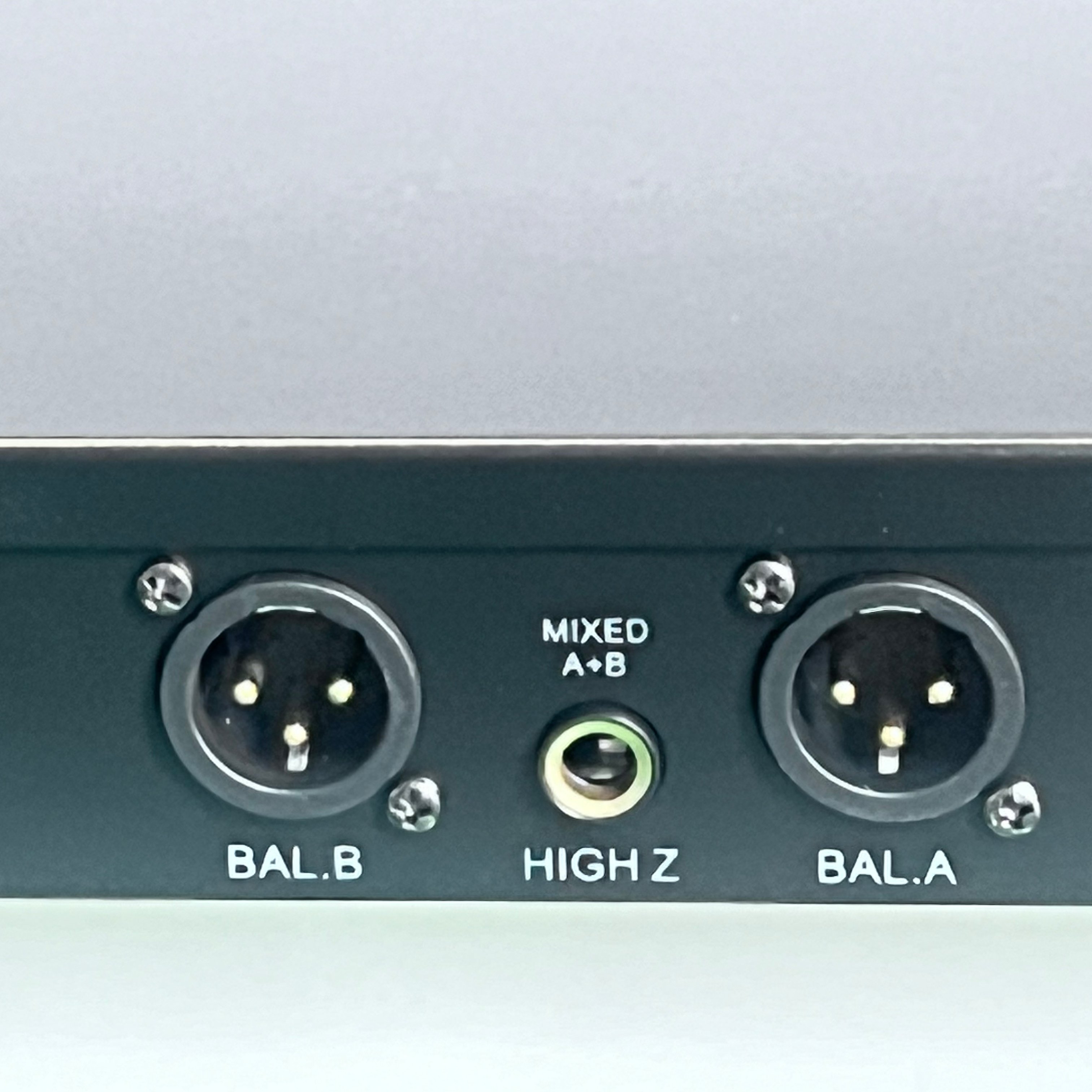 High Quality Audio Sound Equipment Directly Sold Metal Wireless Microphone for High-Quality Karaoke and Entertainment
