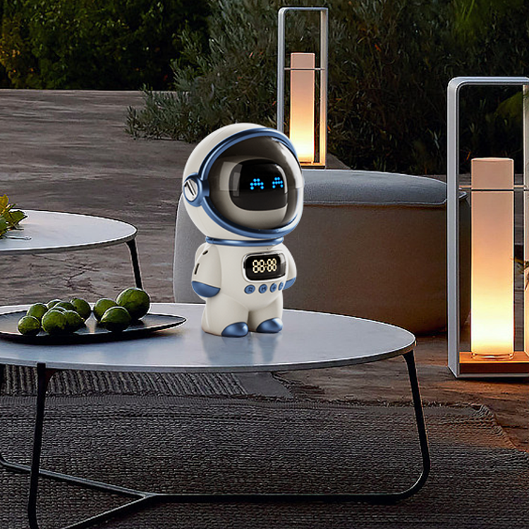 2023 Portable FM Radio Astronaut Smart BT Speaker Astronaut Design LED Night Light Music Speaker