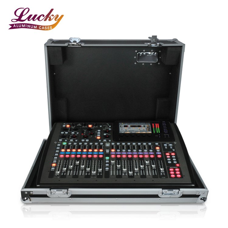 RX32 32-channel Digital Mixer Package Aluminum Case