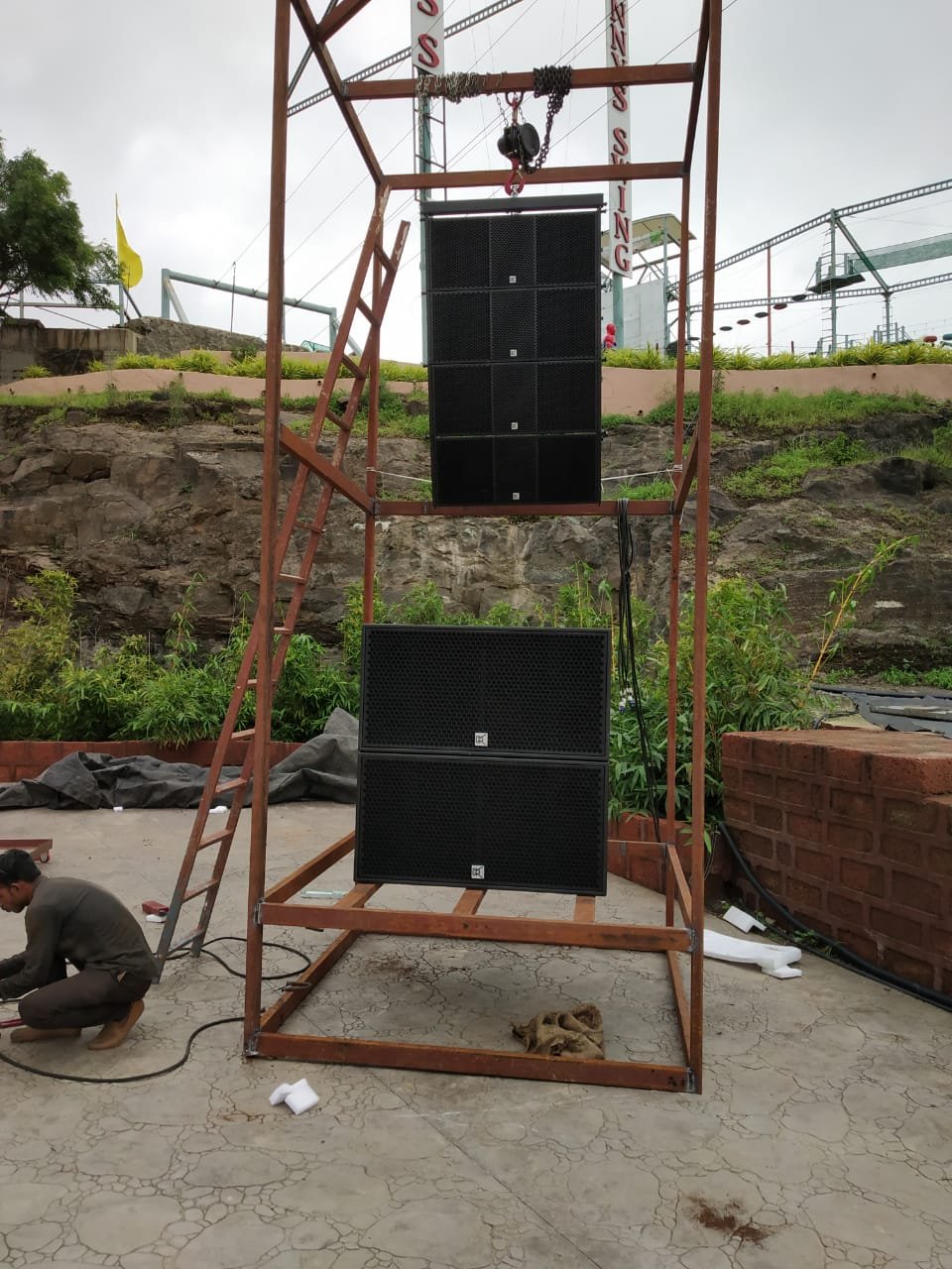 Professional dual 12" powered line array sound equipment/sound system