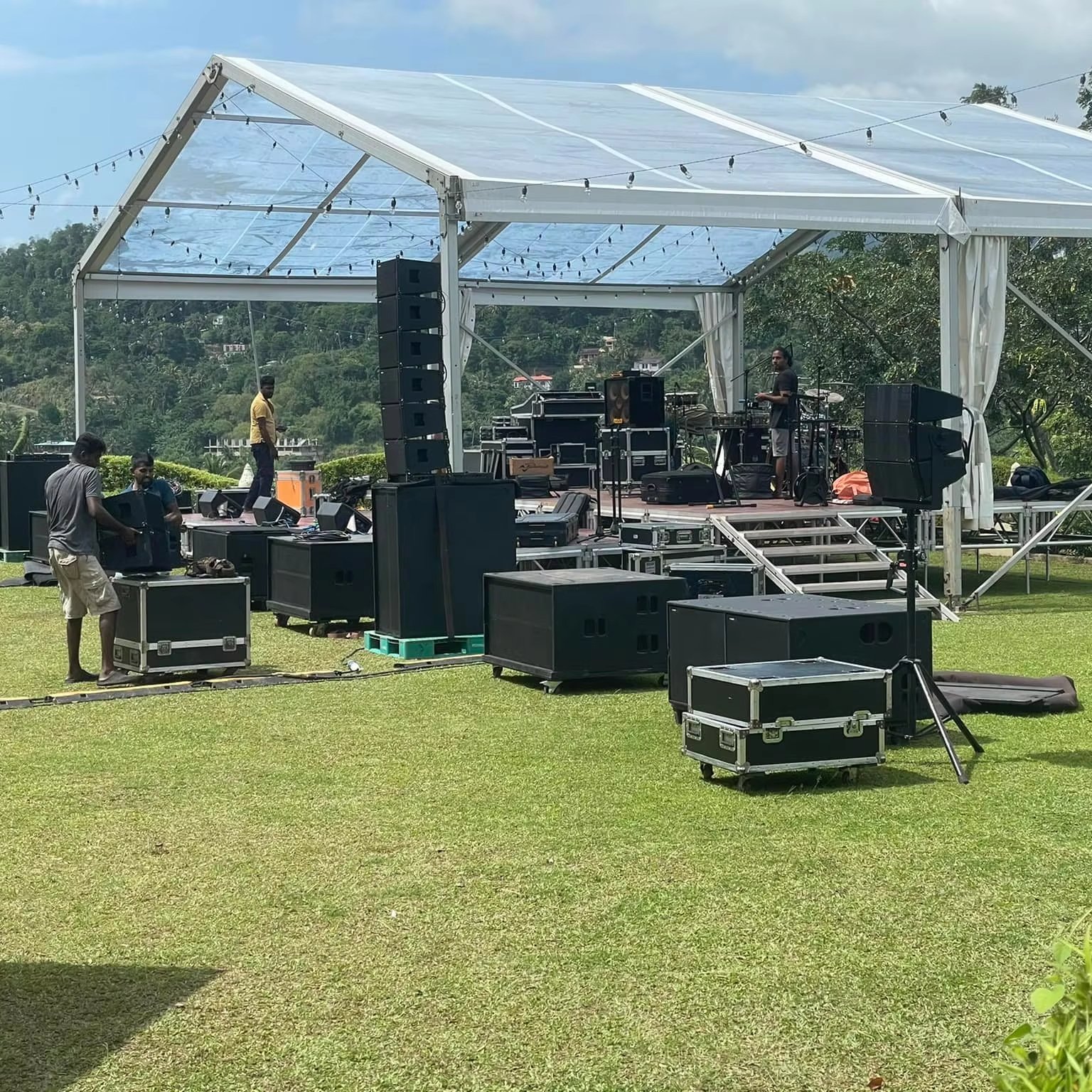 Professional stage line array sound equipment LED screen shaking head lights various stage equipment integration project