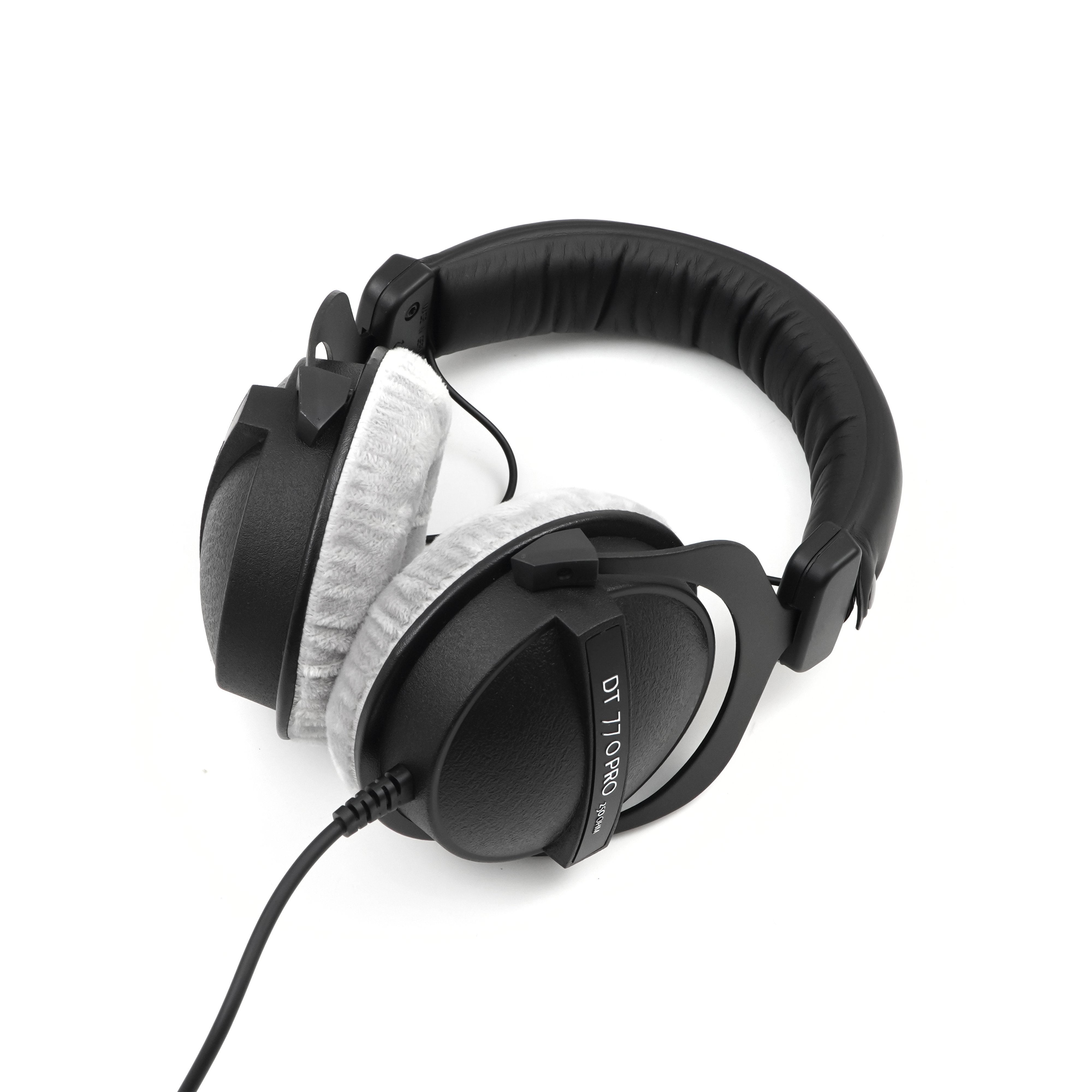 DT 770 Professional Monitoring Earphones Wired Stereo Earphones Computer Mixing DJ Recording Room Equipment DT770 PRO