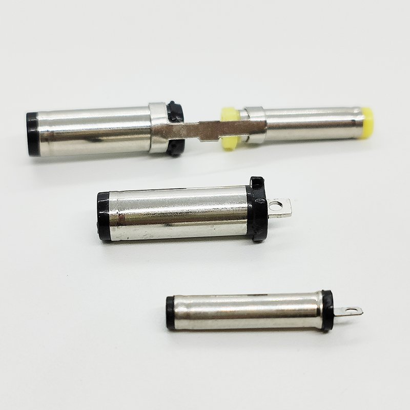 EBEI High Capacity 43mm 21mm 18.5mm Charging Male jack female plug pcb DC power plug connectors