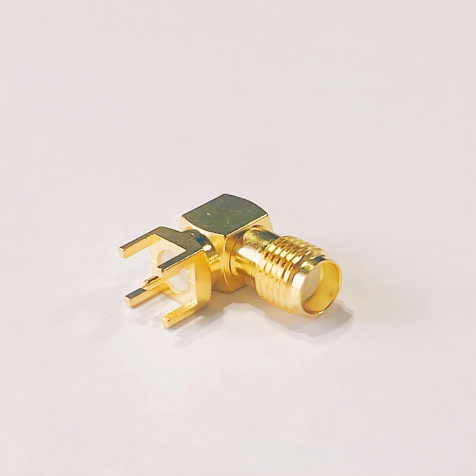The Latest Technology RF Coaxial Connector SMA Female Right Angpvcrpeconnector Mounted on The PCB Connector Welding Sma to Dc