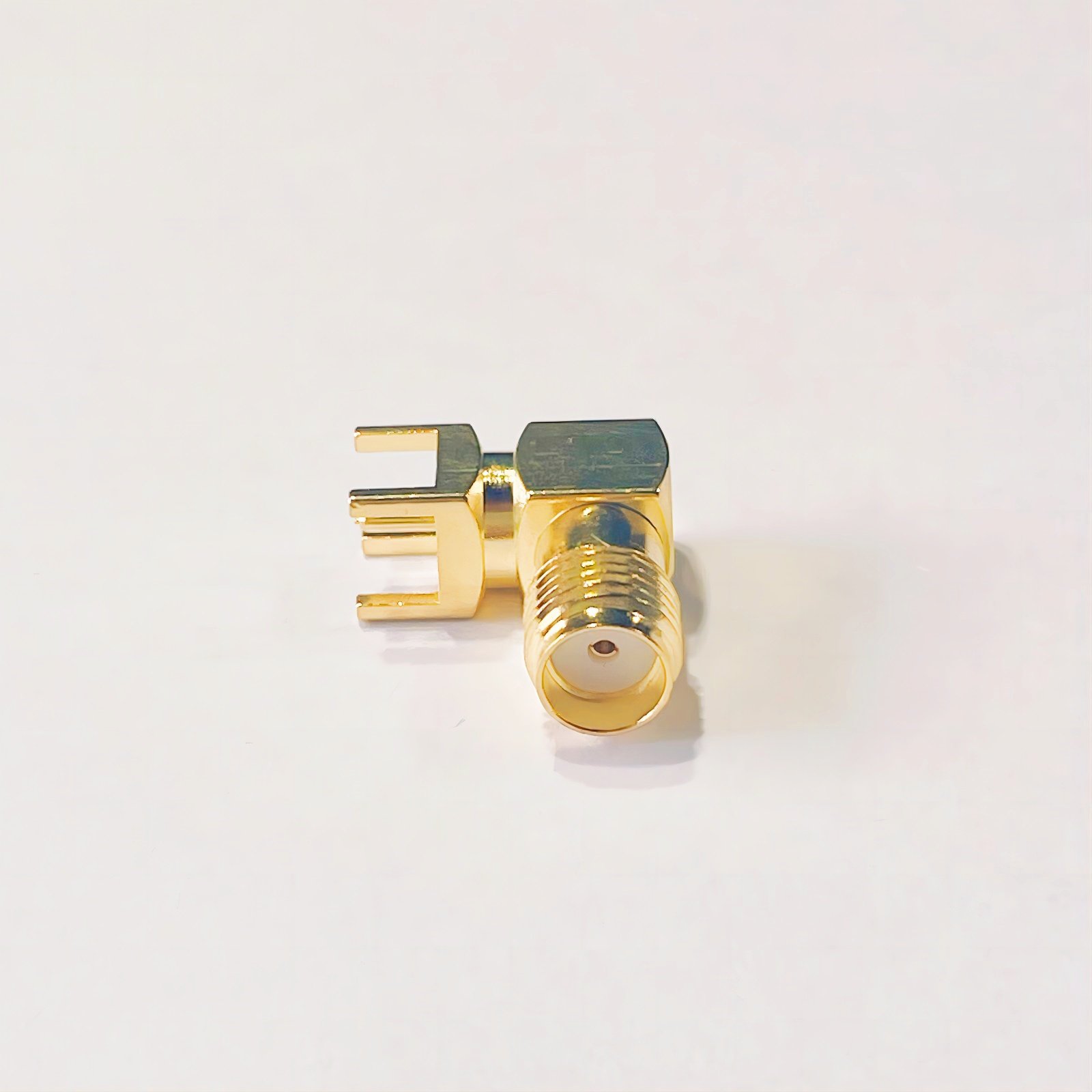 The Latest Technology RF Coaxial Connector SMA Female Right Angpvcrpeconnector Mounted on The PCB Connector Welding Sma to Dc
