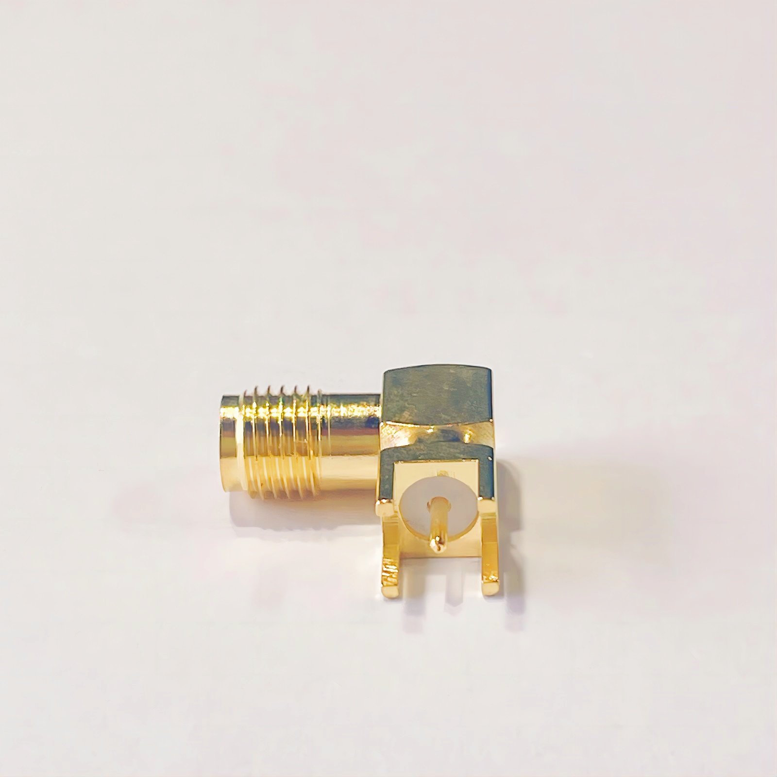 The Latest Technology RF Coaxial Connector SMA Female Right Angpvcrpeconnector Mounted on The PCB Connector Welding Sma to Dc