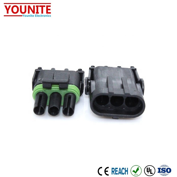 Electronic connectors
