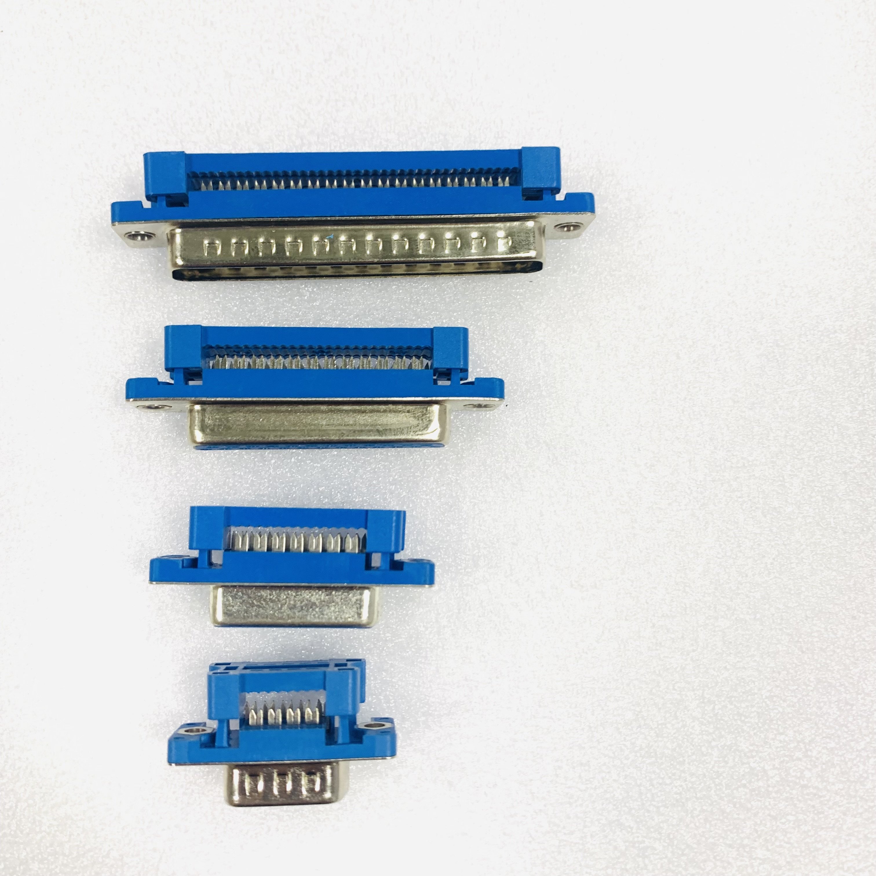 Custom IDC D-Sub Connector 2.77mm 2.84mm Spacing Male to Female 180 Degree Cable Outlet 9-37 Position Socket D-Sub