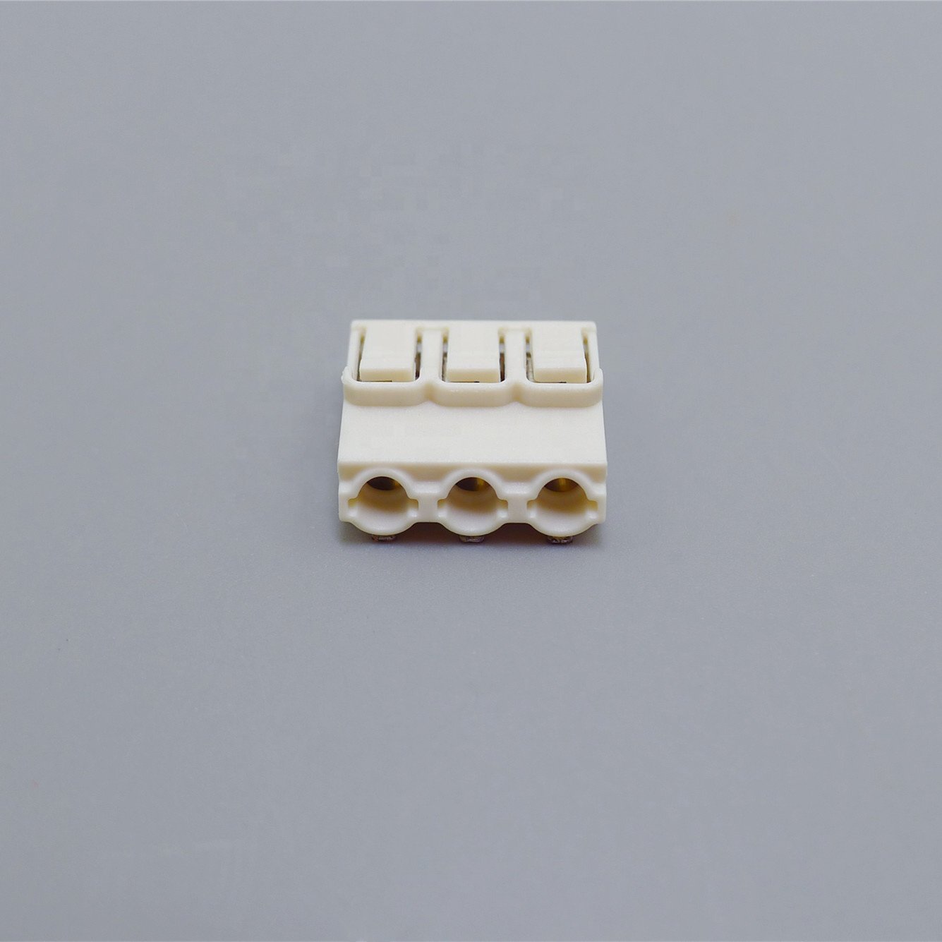 BELEKS L01-N3P LED Light Stripe 3 Pitch LED Strip Connector 300 volt 9 ampere PA46 housing SMD PCB Wire Connectors
