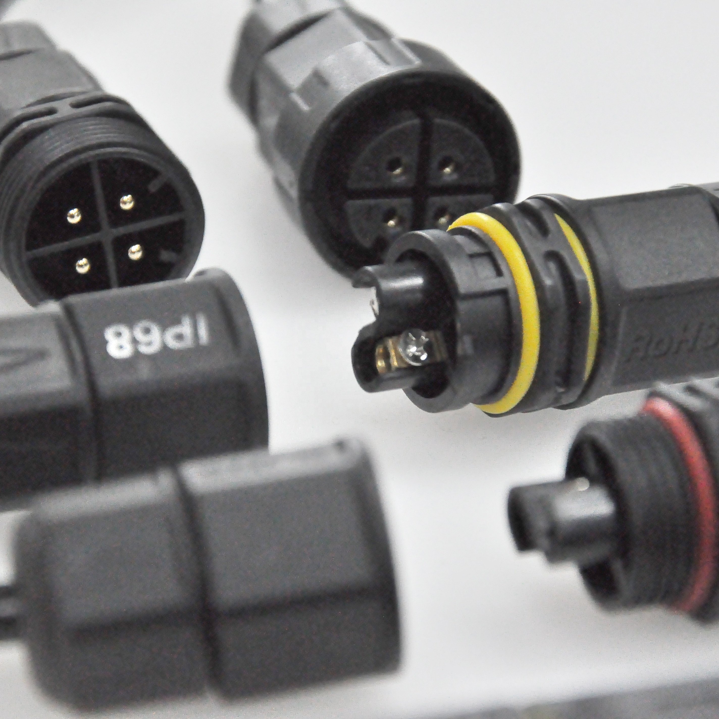 Hot Sales Outdoor LED Plastic IP68 Waterproof Electrical 2/3/4/5/6 Pin Screw Connector Circular IP68 Waterproof Connector