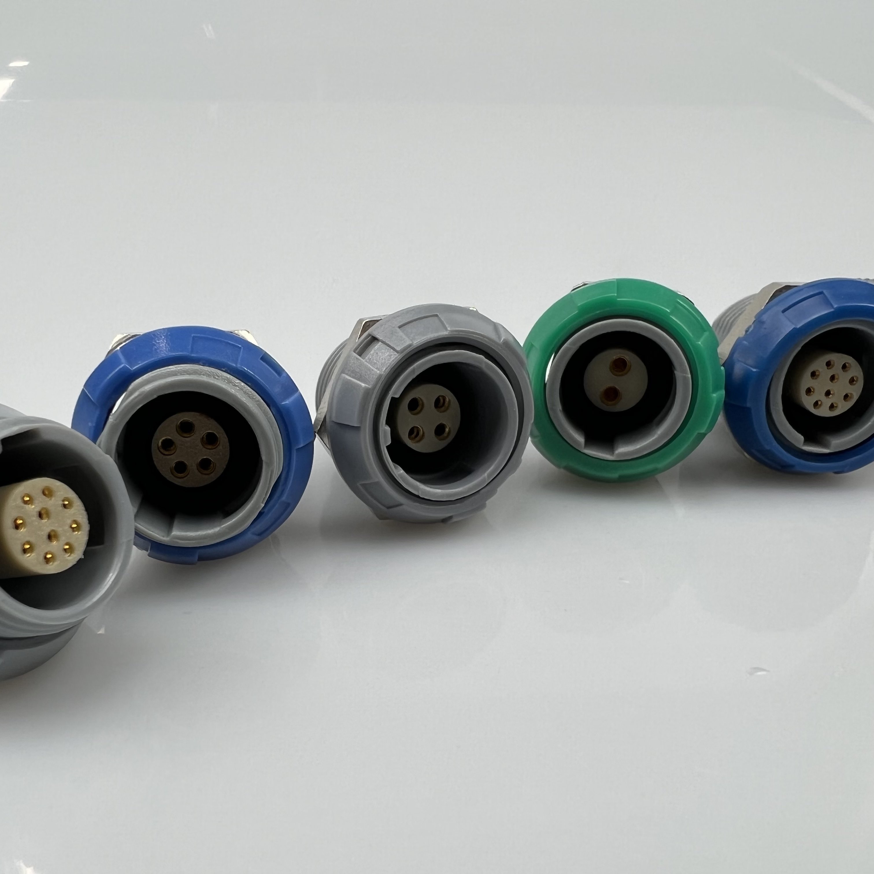 Factory directly sell PKA PKG PKB PKC plastic house socket 2 to 14pin IP50 and IP65 waterproof quick push pull cable connector