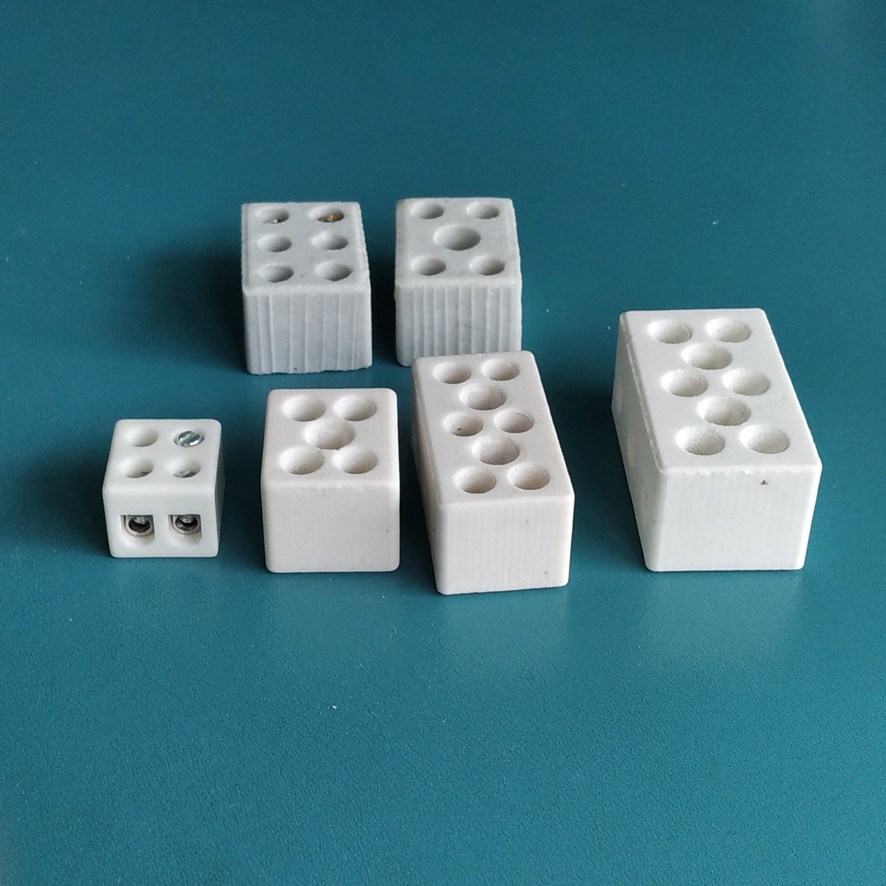Electrical ceramic terminal for wire connection connectors porcelain blocks steatite connector