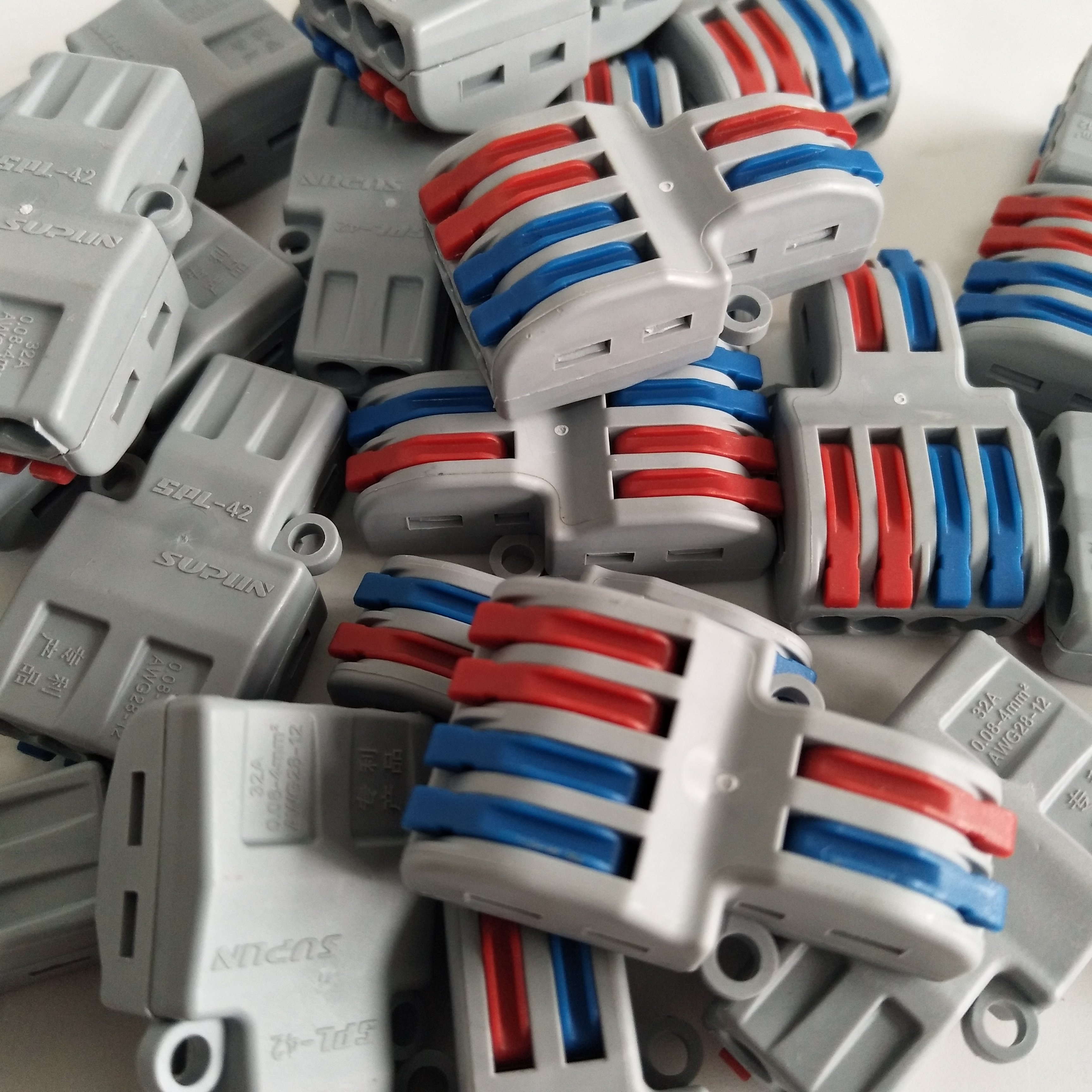 2 In 4 Out Mini Quick Fast Wire Connector Universal Wiring Cable Connector Push-in Conductor Terminal Block SPL-42