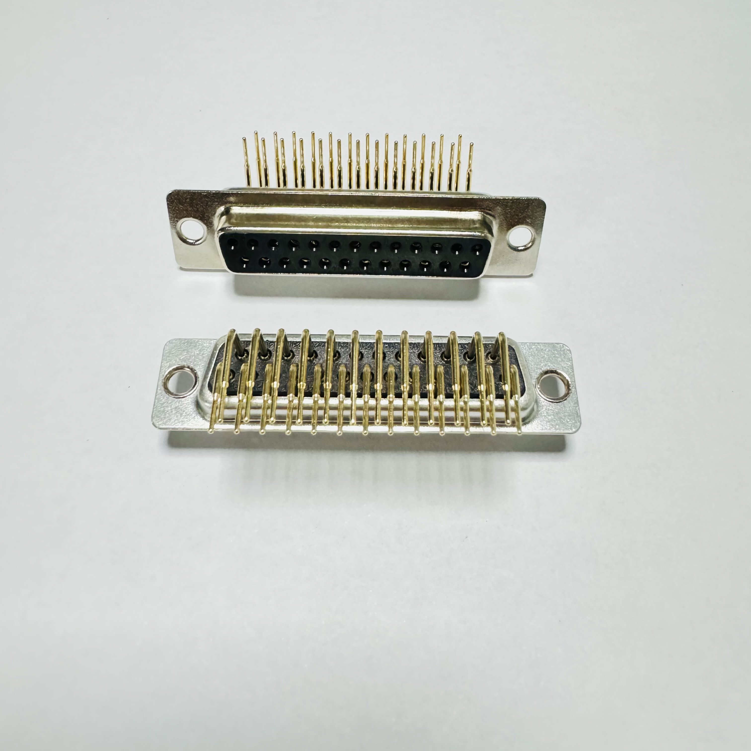 Solid pin 25 position D-Sub socket reverse installation female socket connector through hole right angle 2 rows 0.1 "2.54mm