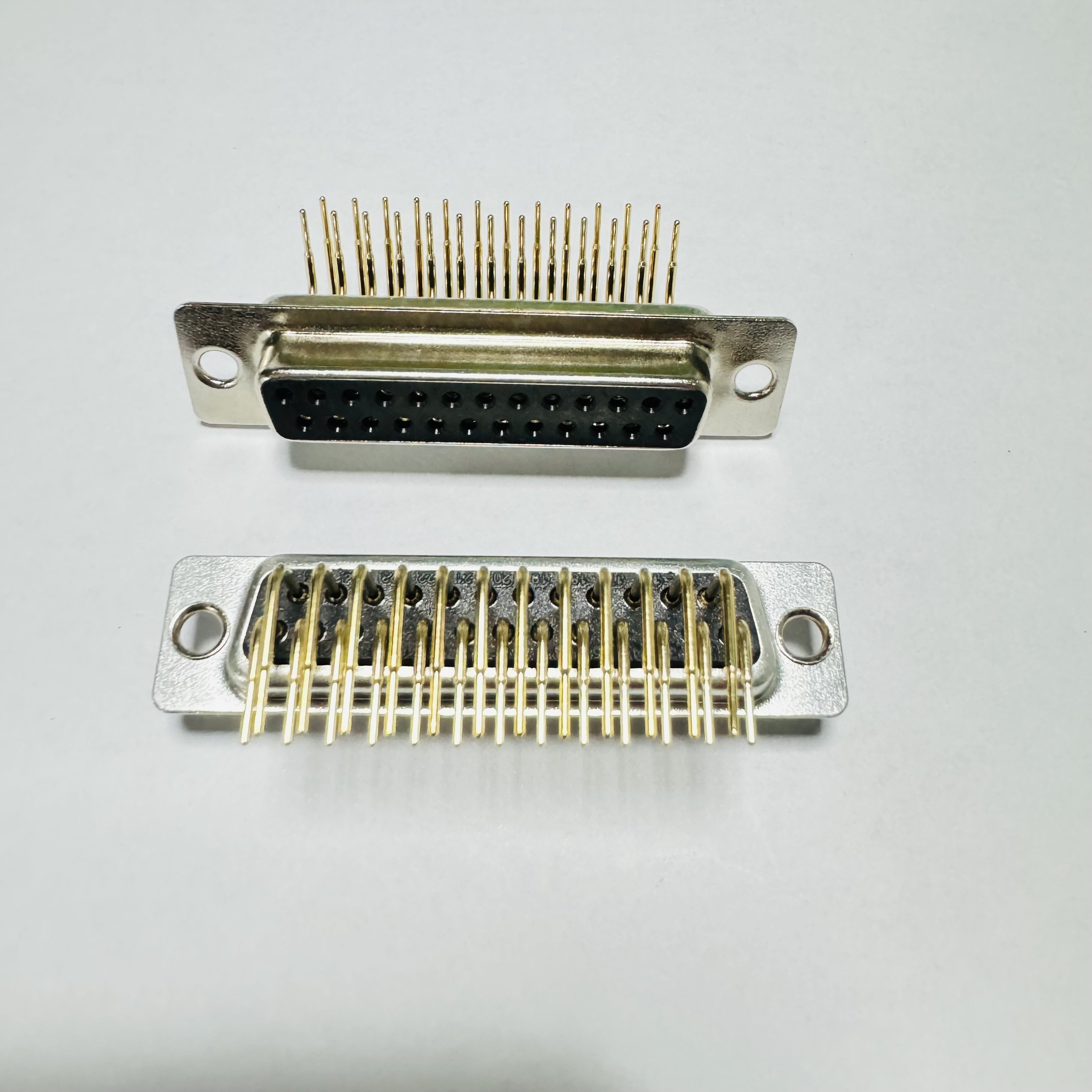 Solid pin 25 position D-Sub socket reverse installation female socket connector through hole right angle 2 rows 0.1 "2.54mm